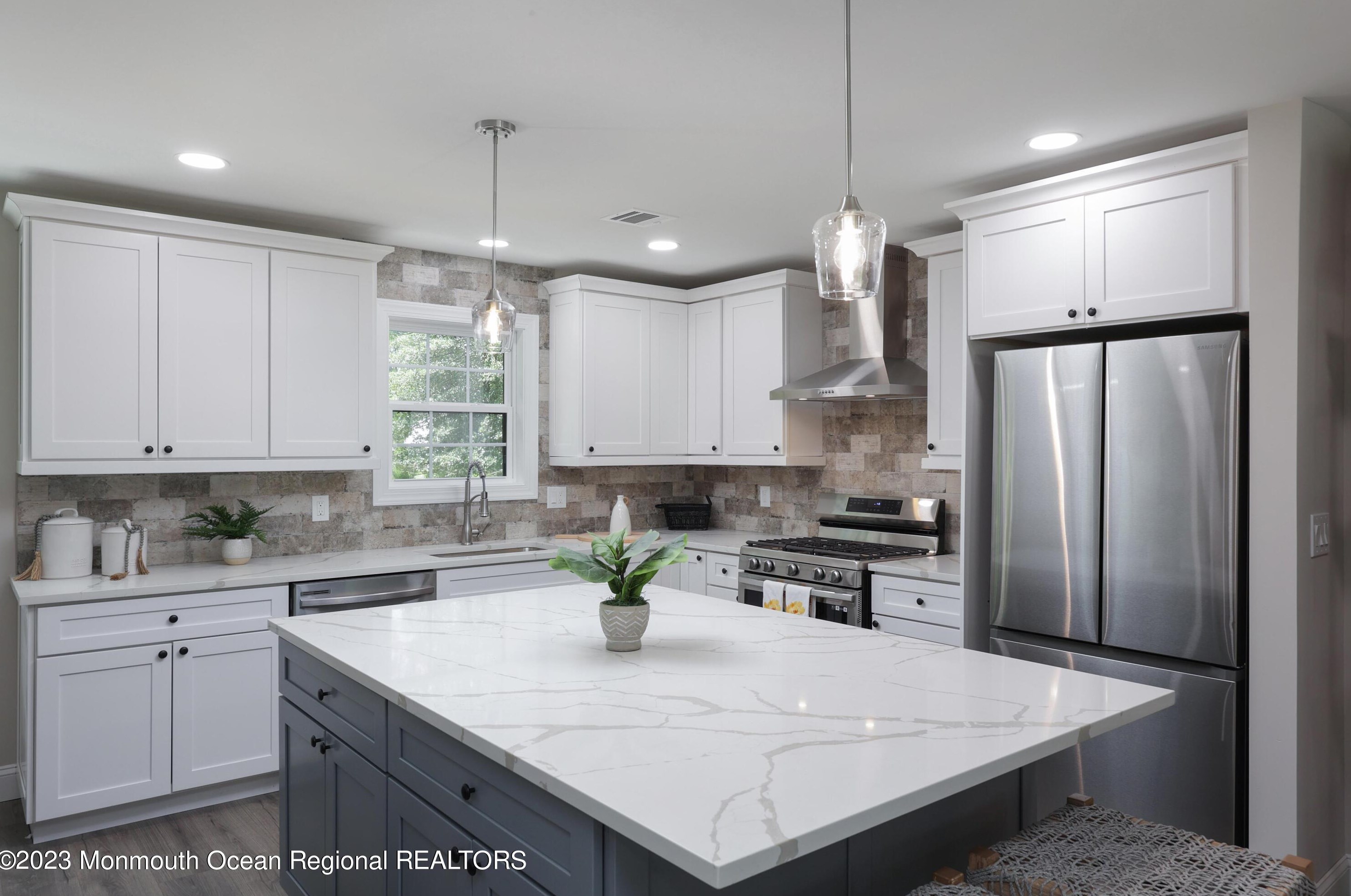 21 Stanford Dr, Toms River NJ  08757-4404 exterior