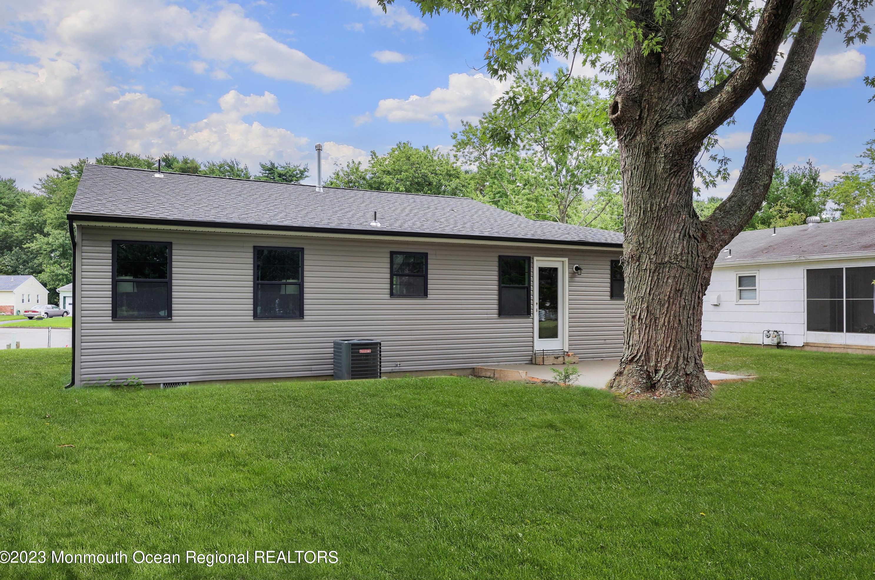 21 Stanford Dr, Toms River NJ  08757-4404 exterior