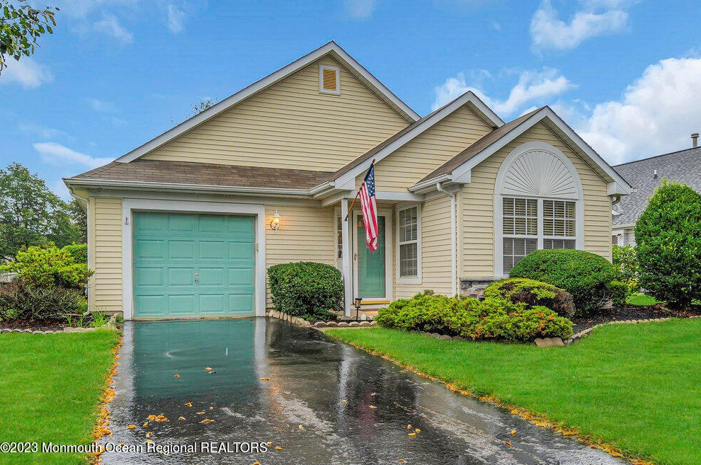 2560 Haverhill Ct, Toms River, NJ 08755-2524