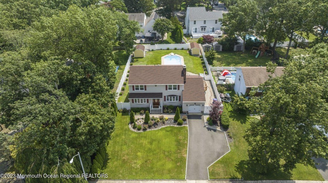 126 Mello Ln, Toms River, NJ 08753-2306