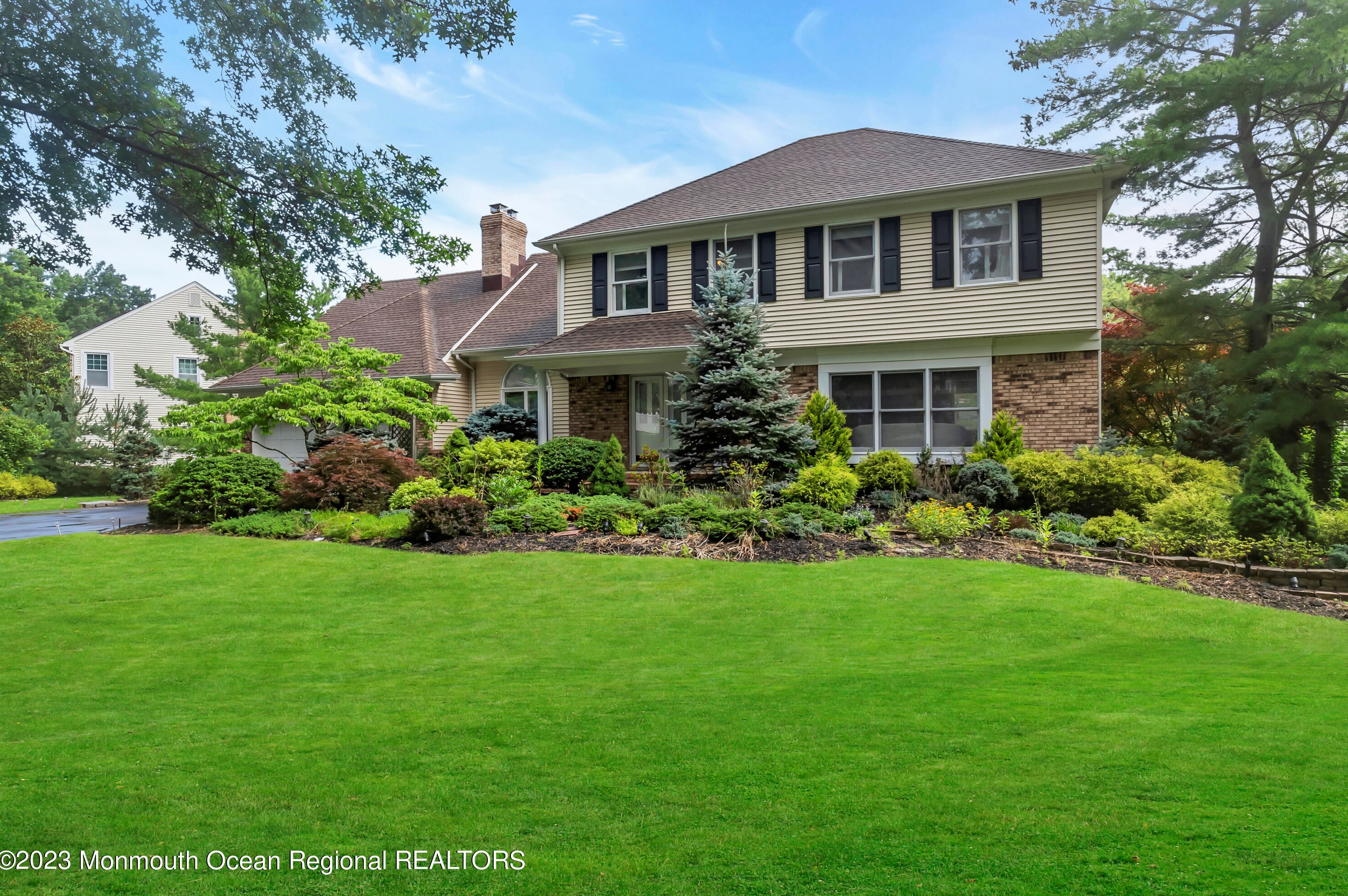 16 Meadows Ln, Tinton Falls, NJ 07712