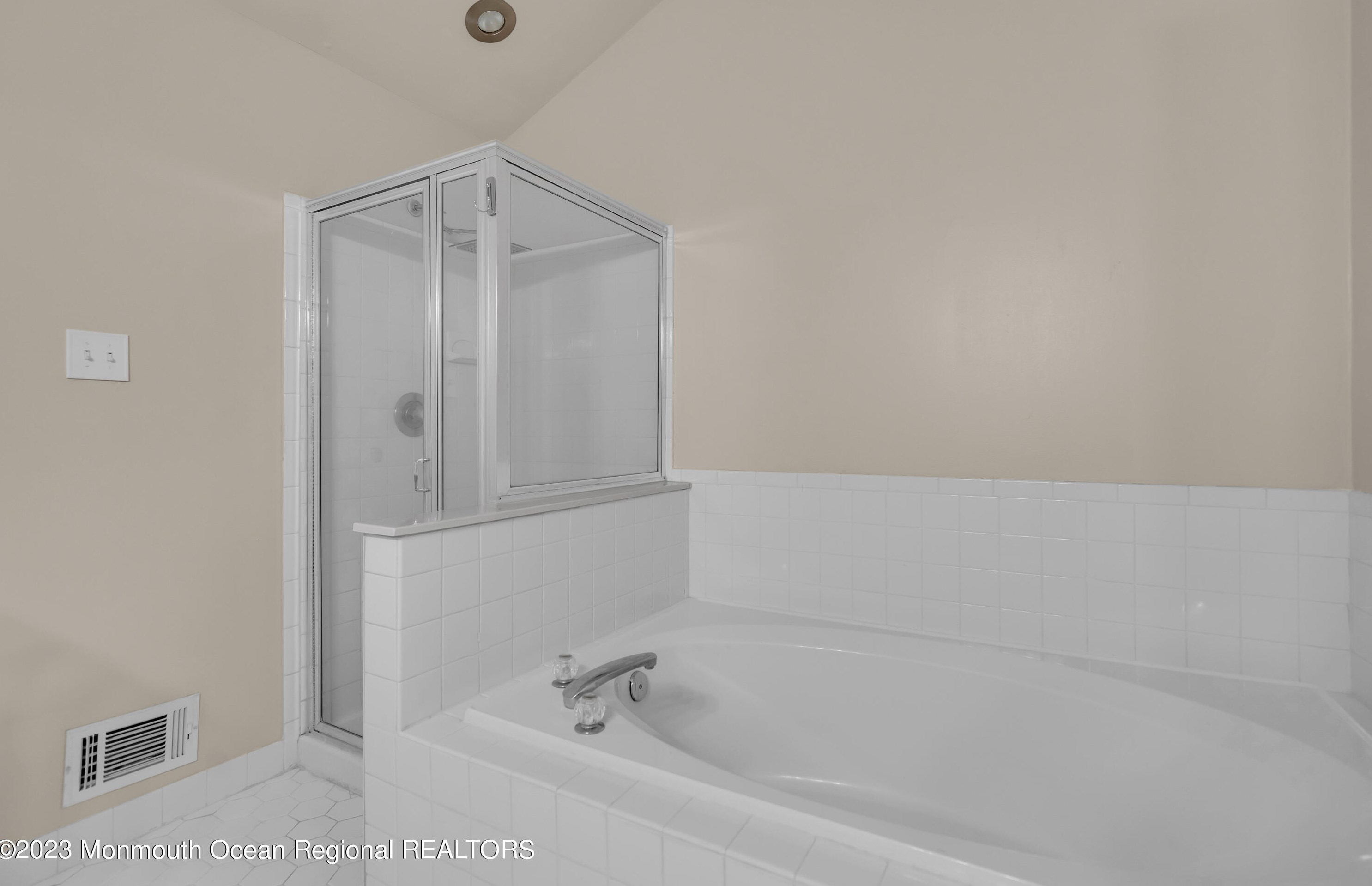 1204 King George Ln, Toms River NJ 08753-3366 exterior