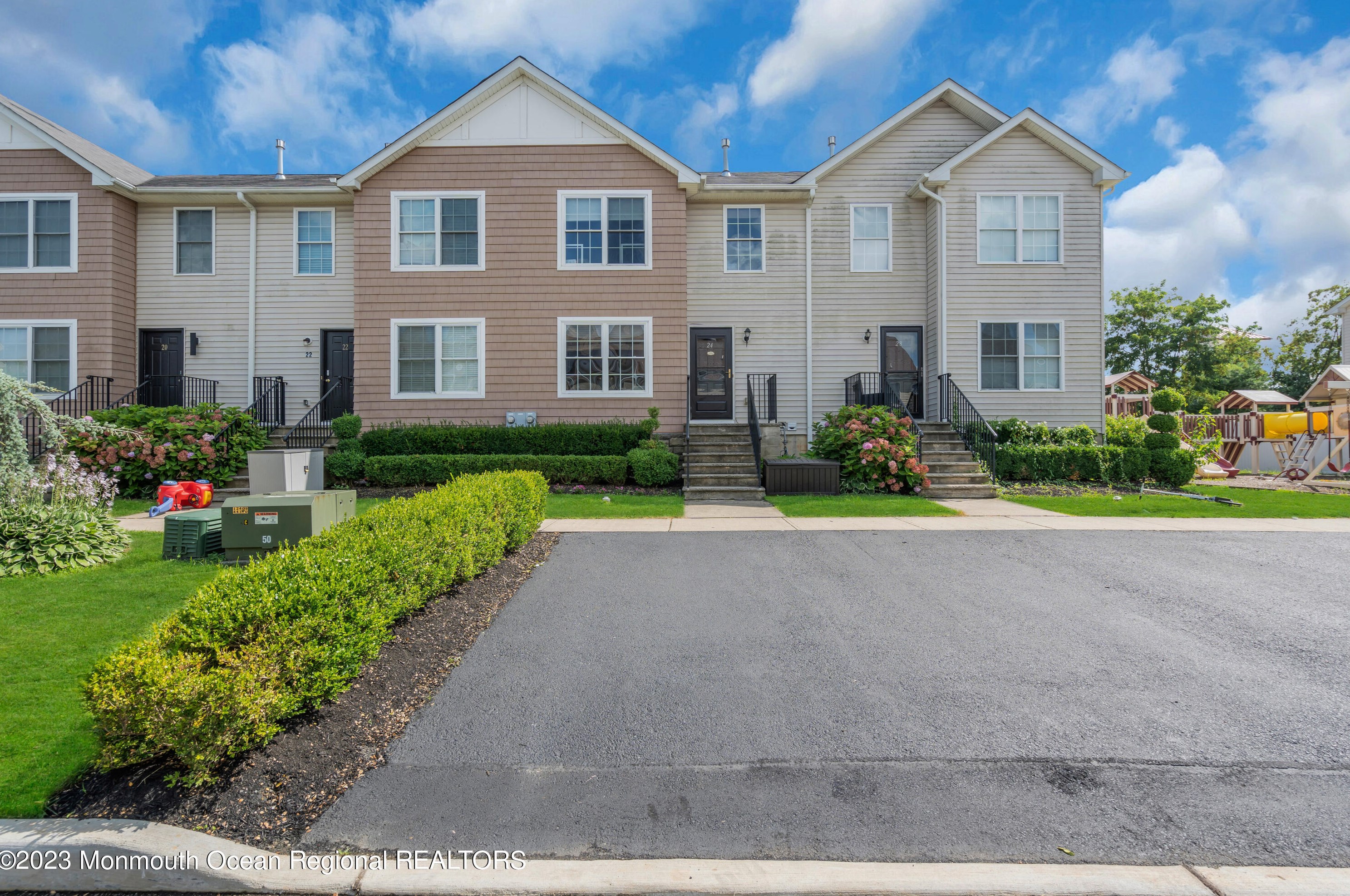 24 Charming Way, Lakewood, NJ 08701