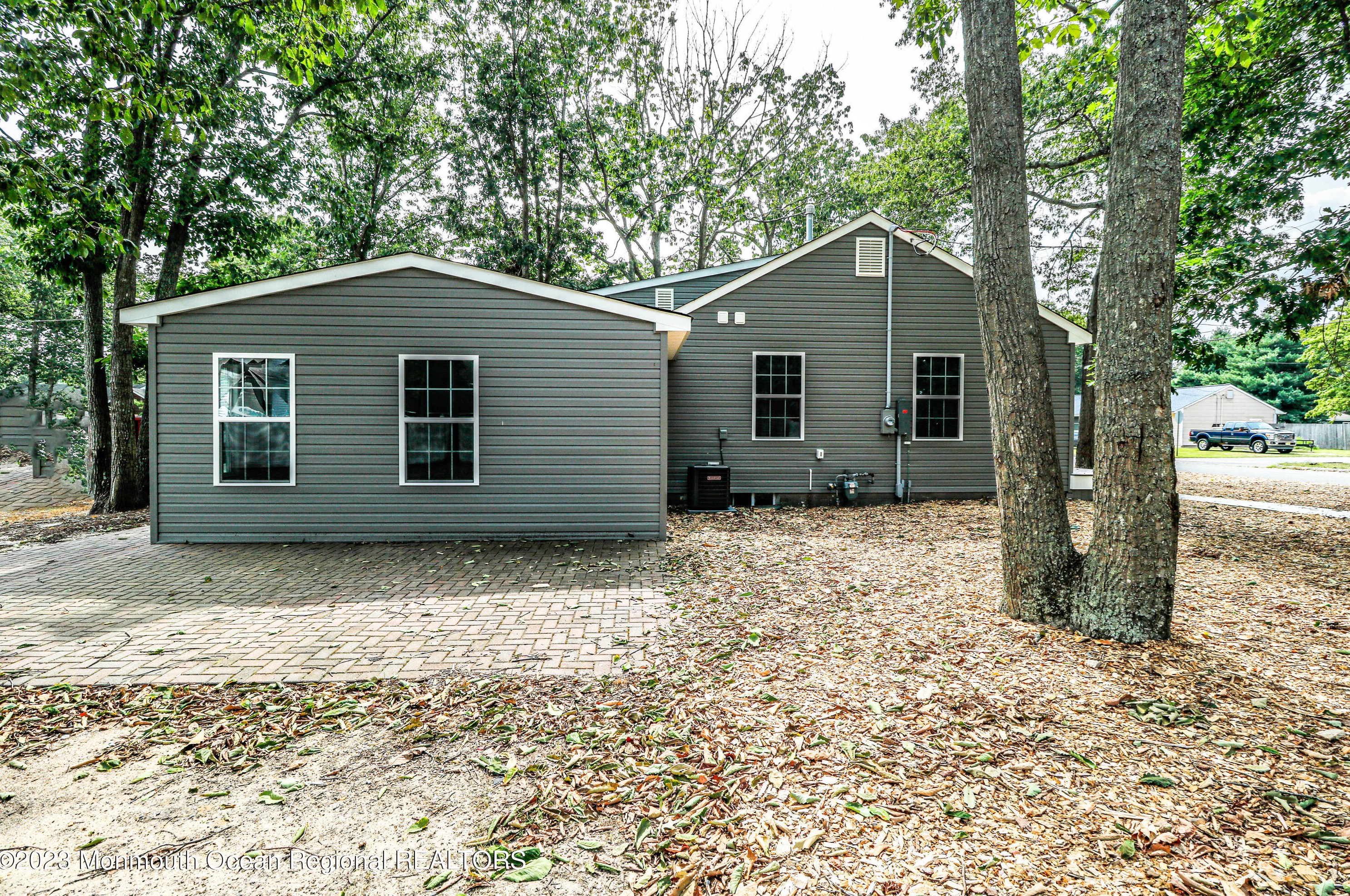 559 Holmes Ave, Lacey, NJ 08731