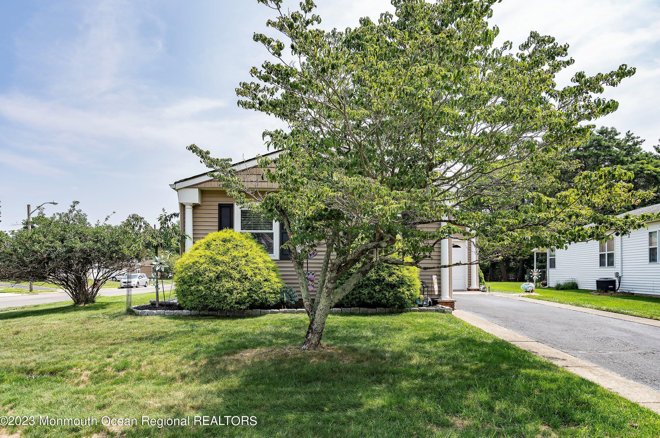 18 Innsbruck Dr, Toms River, NJ 08757-5916