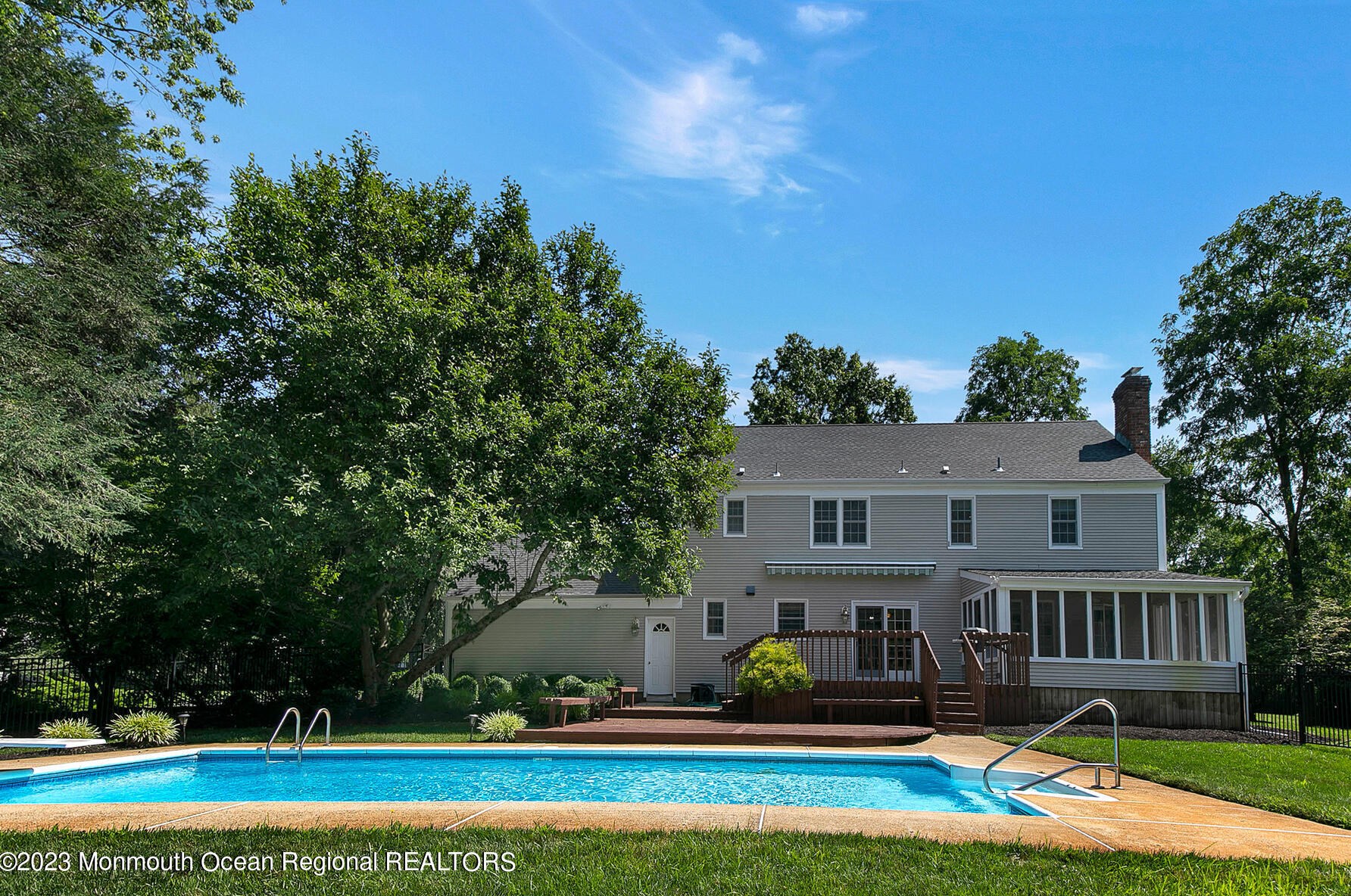 51 Carriage Hill Dr, Vanderburg, NJ 07722-1620