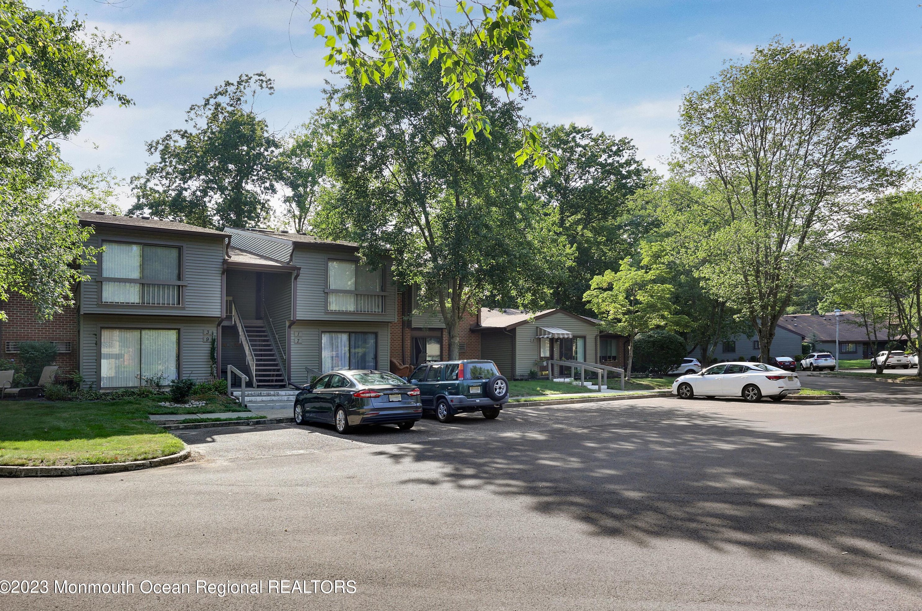 3 Medford Ct, Tinton Falls, NJ 07701