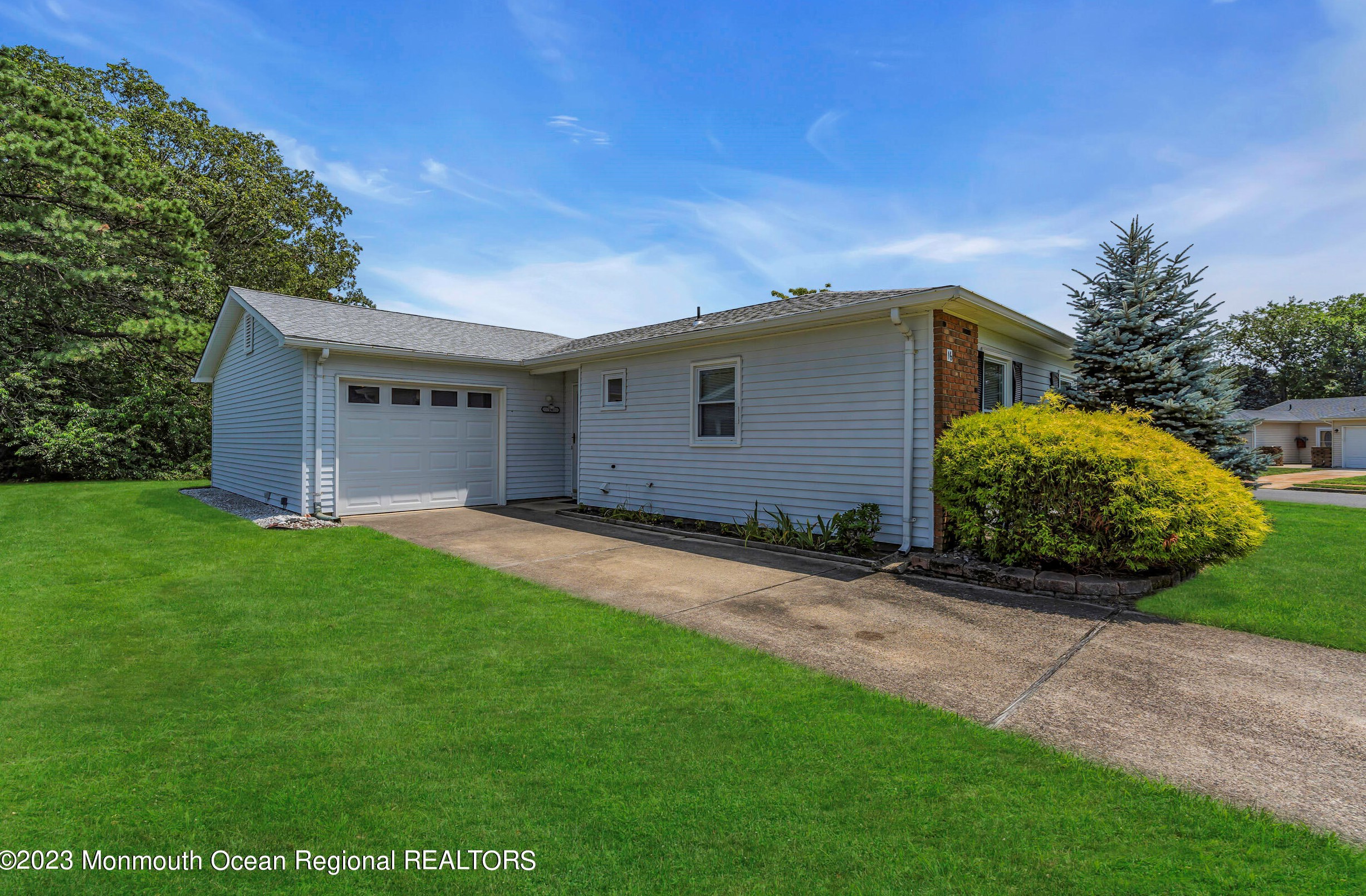 16 Lance Dr, Bricktown, NJ 08723