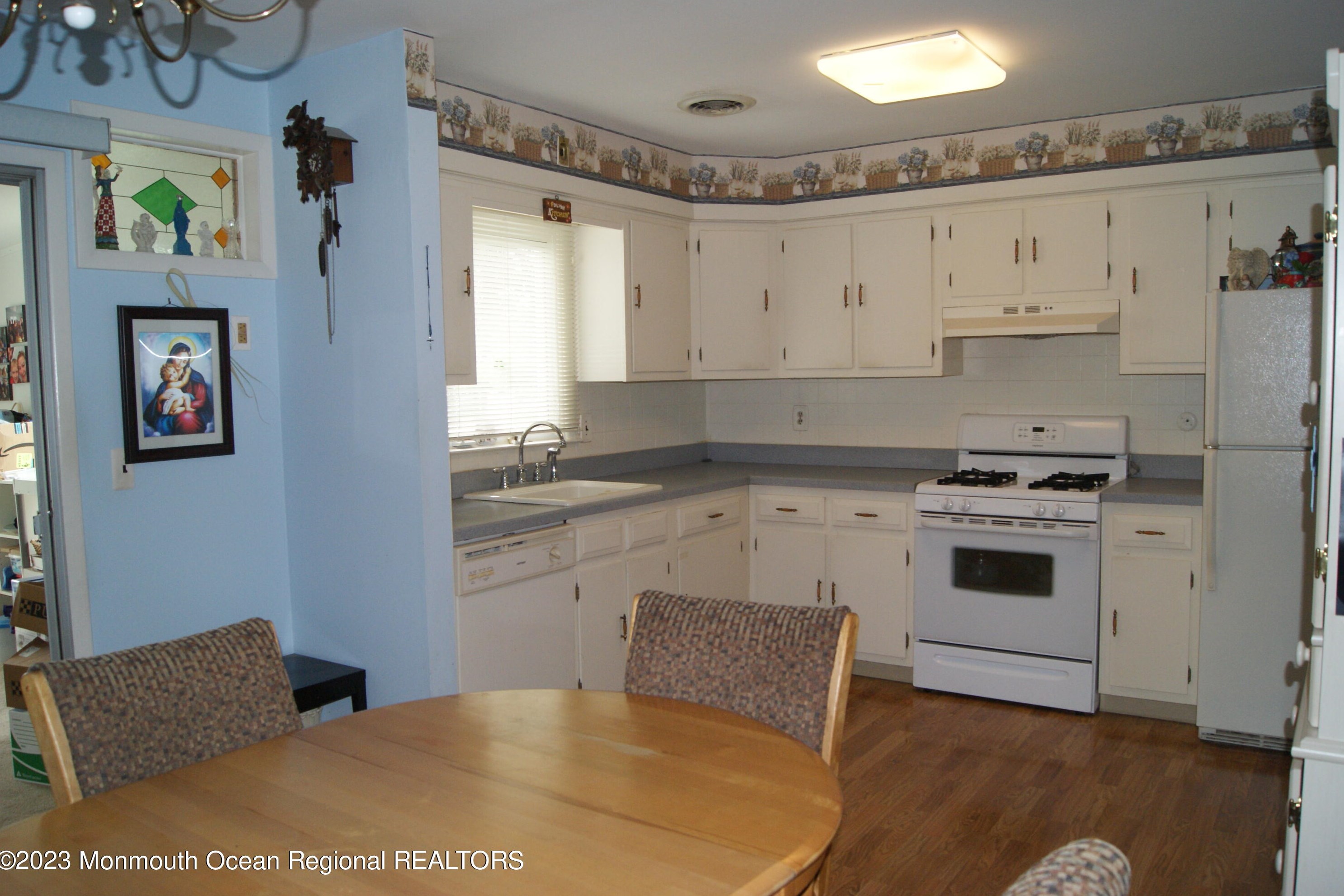 20 Salisbury Ct, Toms River, NJ 08757-4705
