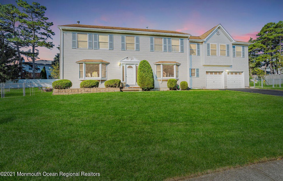 138 Colonial Dr, Lakewood, NJ 08701