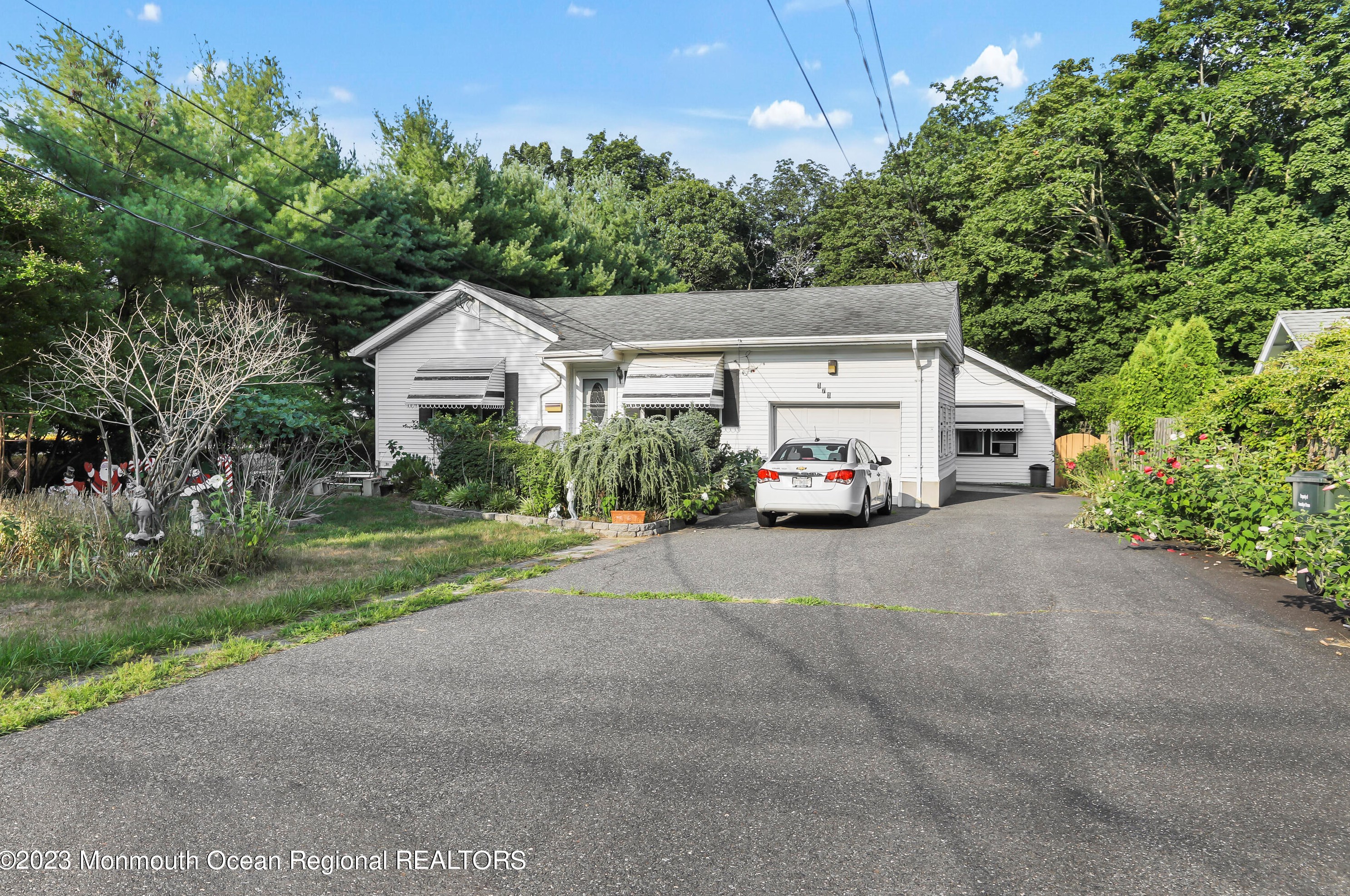 171 Monmouth Rd, Oakhurst, NJ 07755-1514