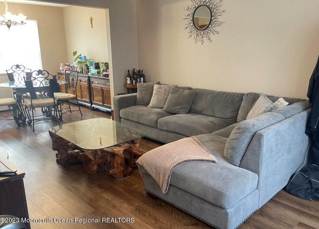 29 Byrnes Ln, Sayreville, NJ 08872-2213