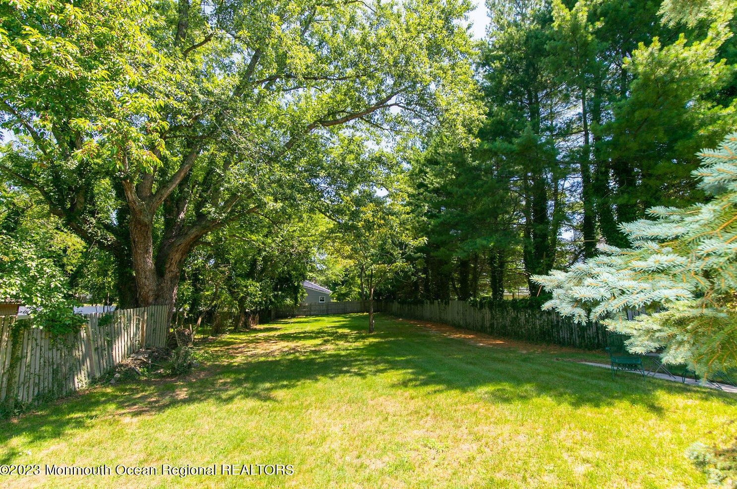 9 Wallace Ave, Oakhurst NJ 07755-1212 exterior