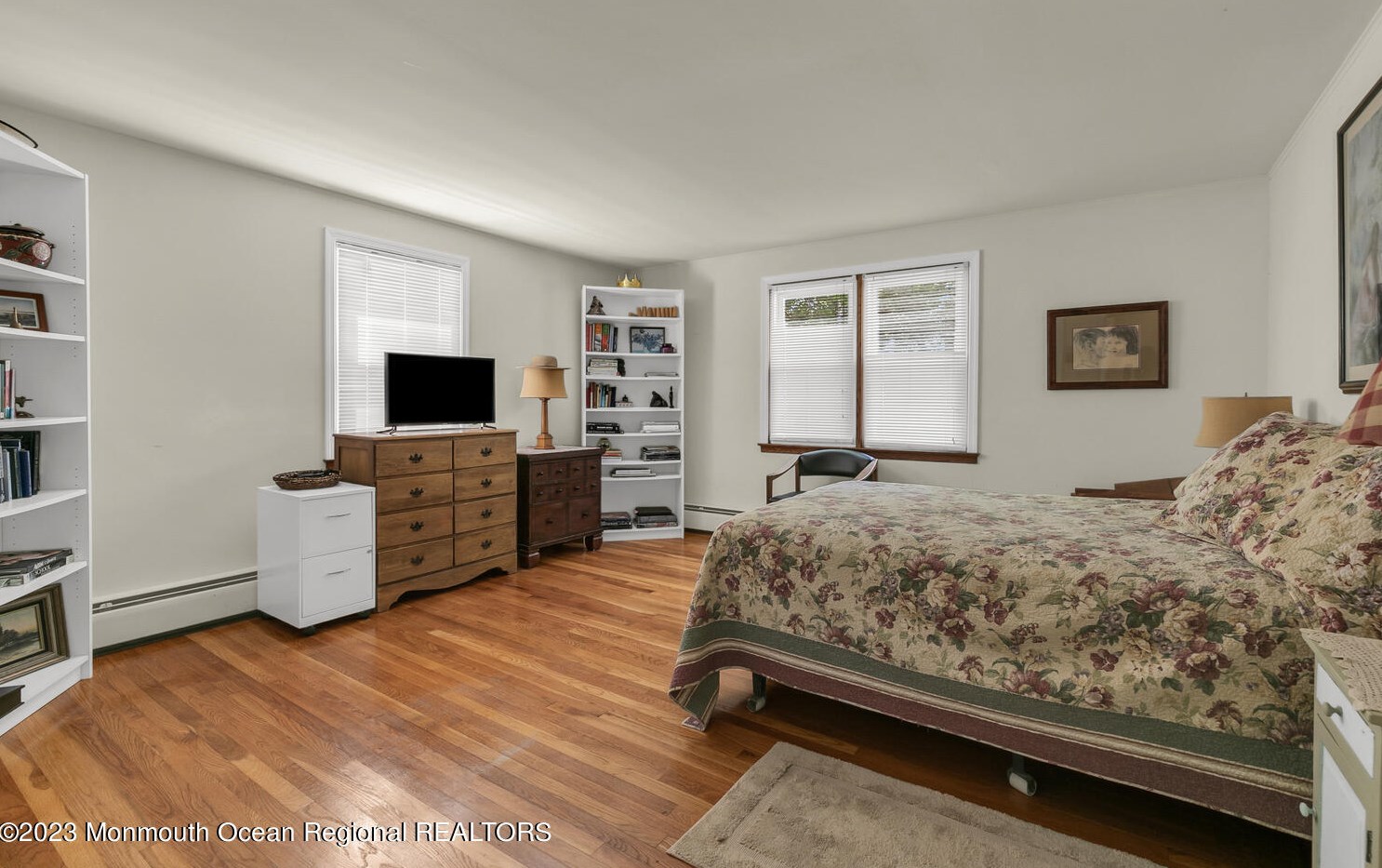 9 Wallace Ave, Oakhurst NJ 07755-1212 exterior