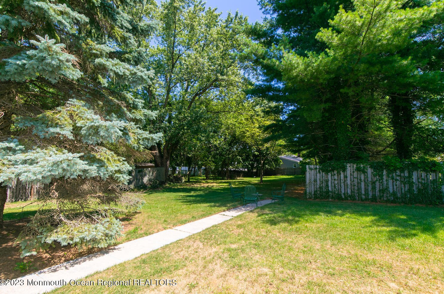 9 Wallace Ave, Oakhurst NJ 07755-1212 exterior