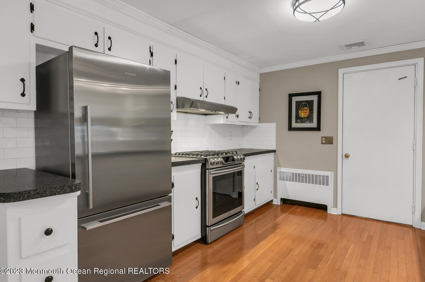 9 Wallace Ave, Oakhurst NJ 07755-1212 exterior