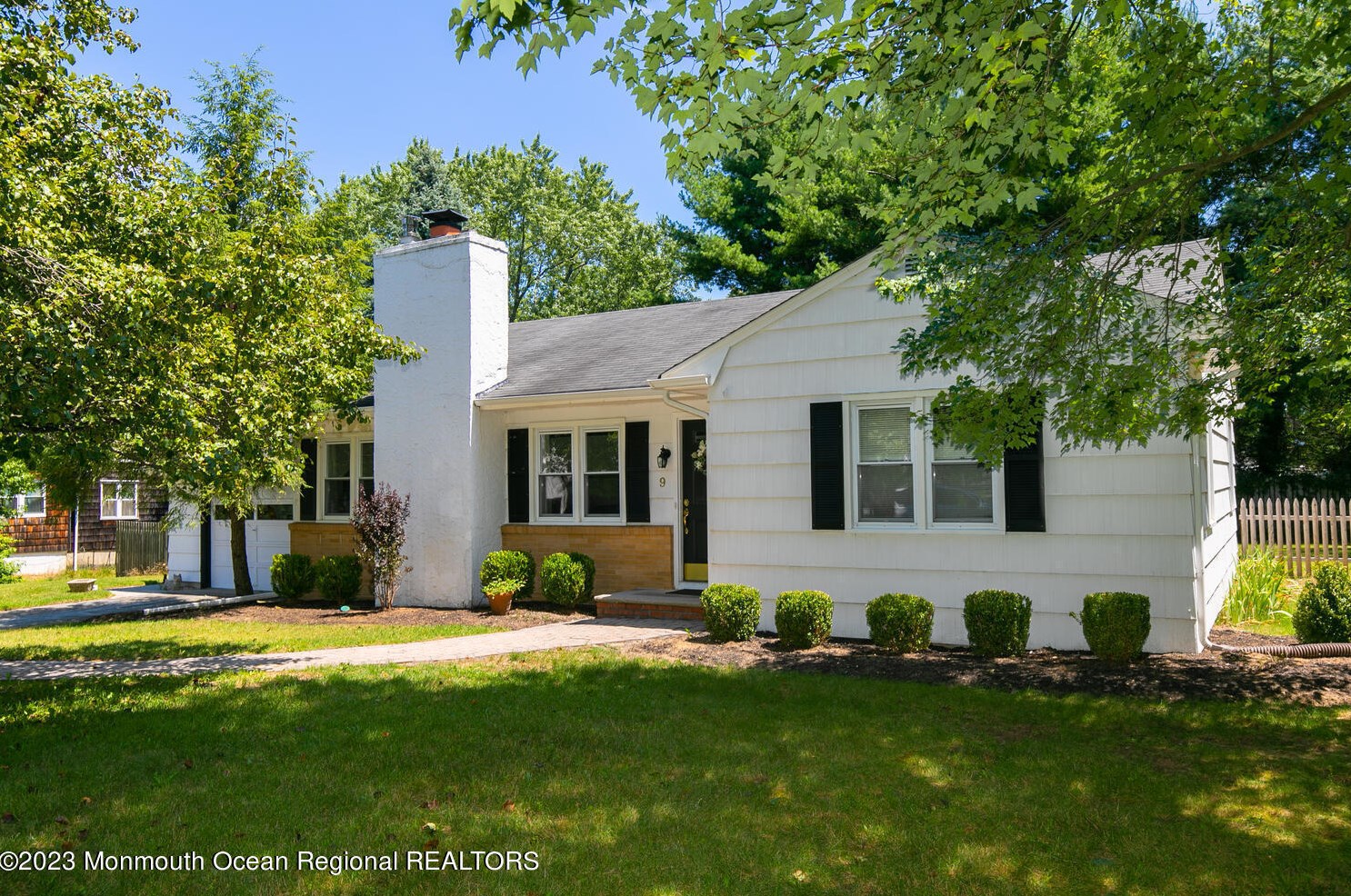 9 Wallace Ave, Oakhurst NJ 07755-1212 exterior