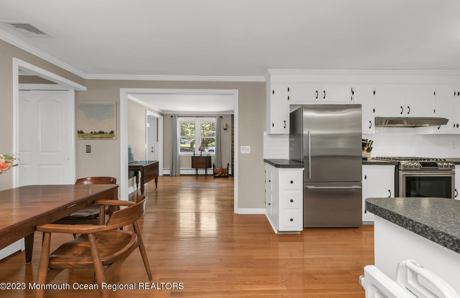 9 Wallace Ave, Oakhurst NJ 07755-1212 exterior