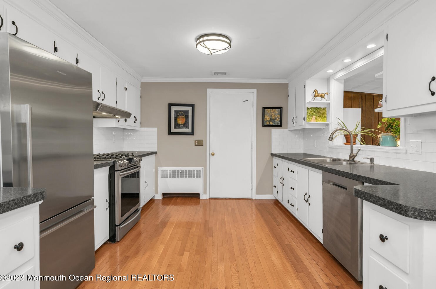 9 Wallace Ave, Oakhurst NJ 07755-1212 exterior