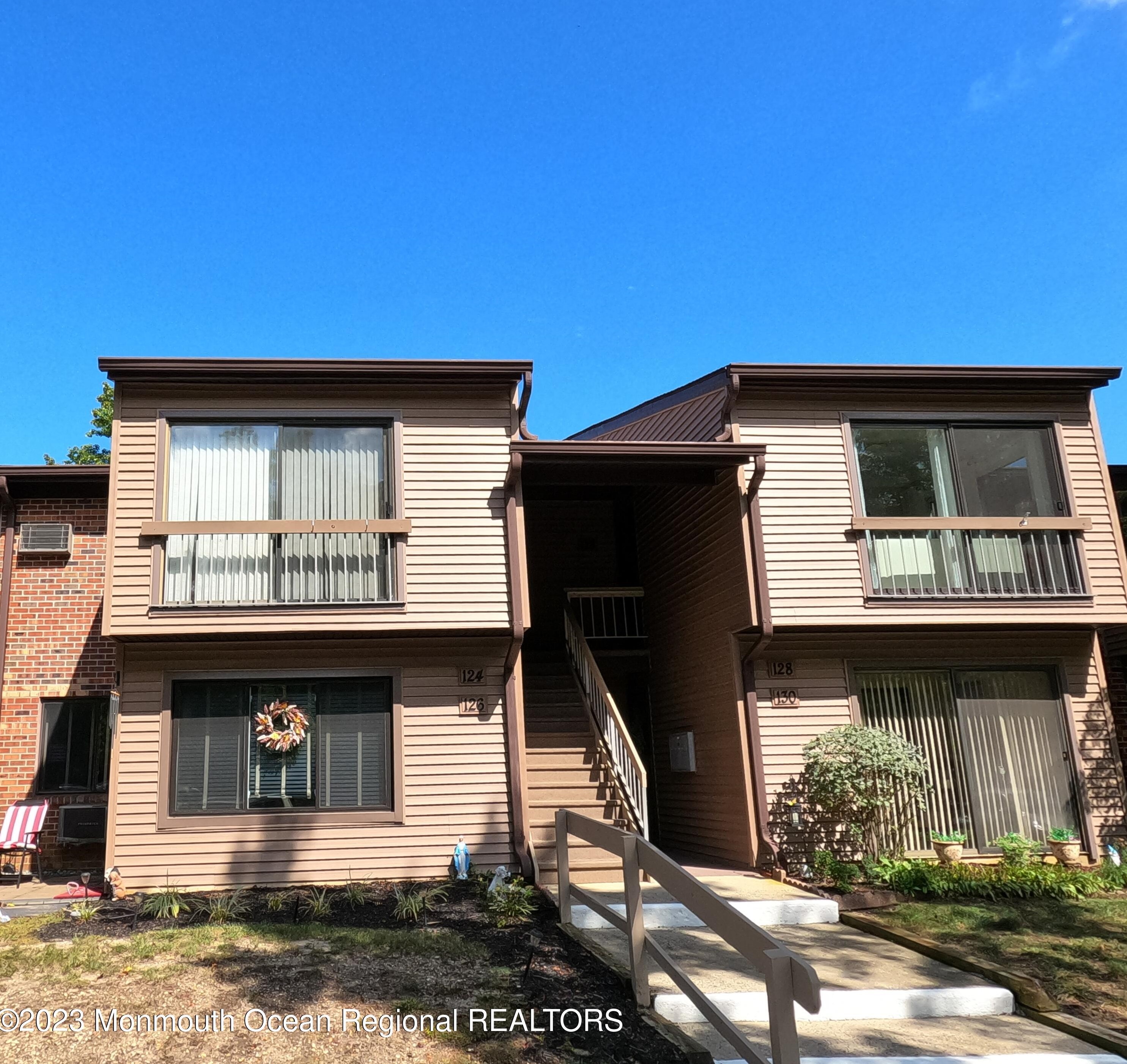 124 Manchester Ct, Tinton Falls, NJ 07701