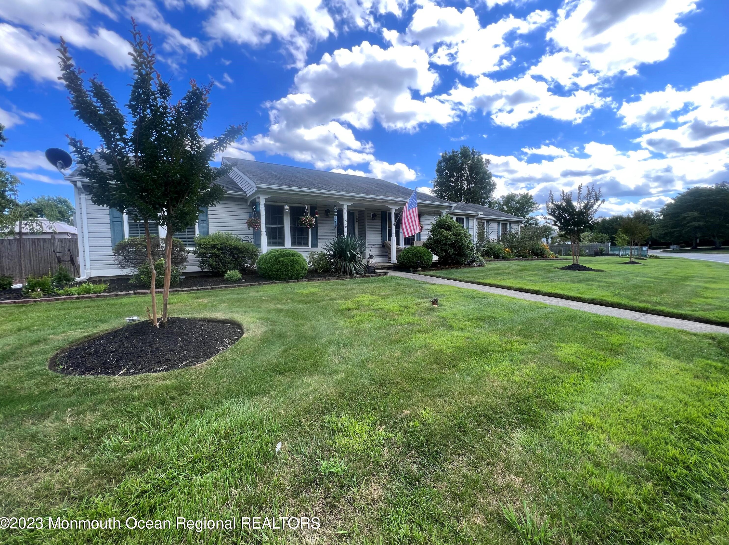 980 Center St, Tuckerton, NJ 08087-1346