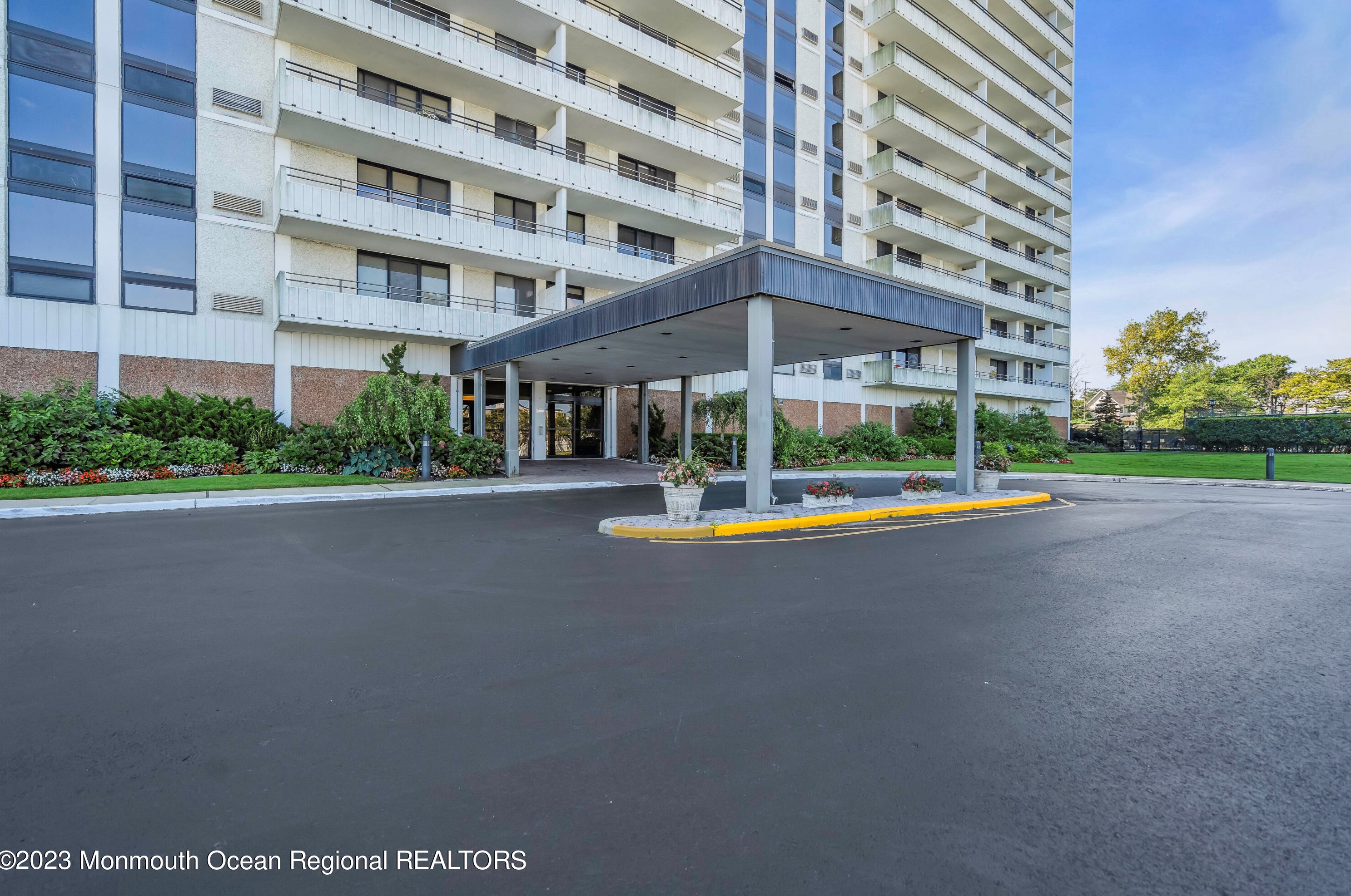 1 Channel Dr, Monmouth Beach, NJ 07750-1365