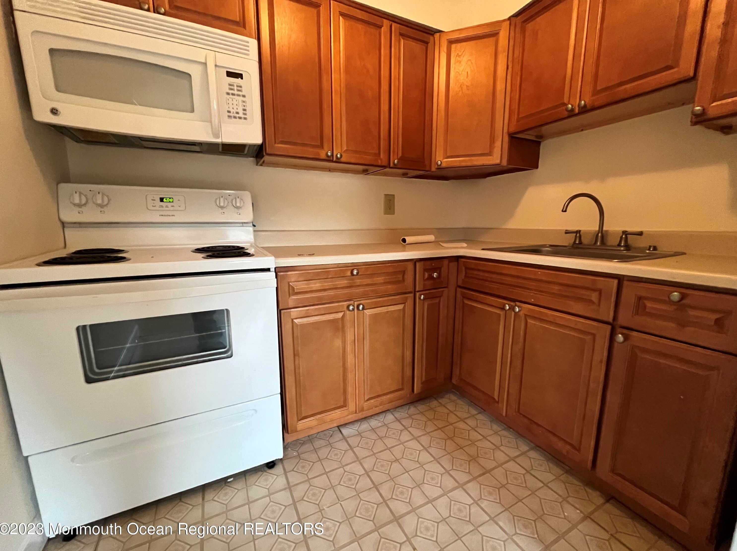 1515 Allen Ave #3, Tinton Falls, NJ 07712