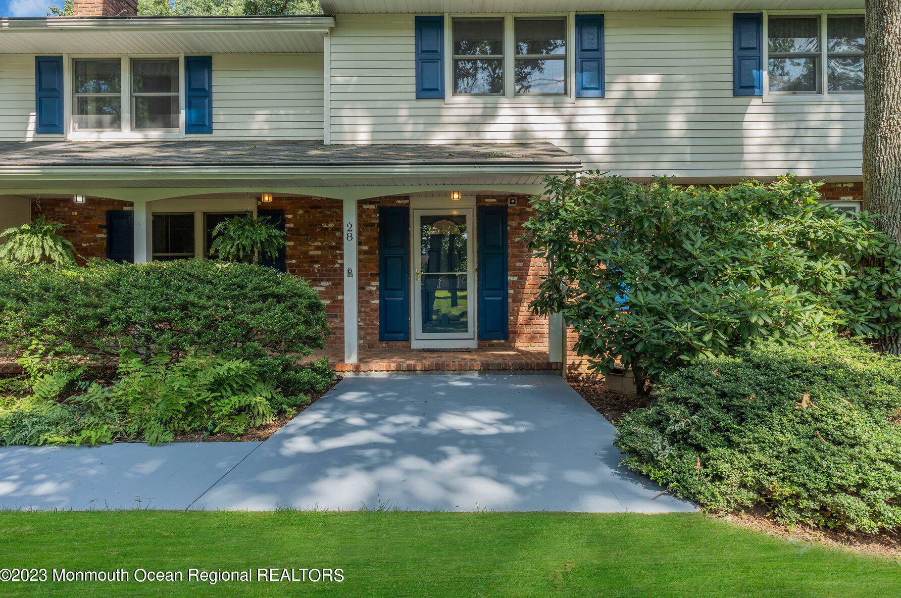 28 Larchmont Dr, Vanderburg, NJ 07722-1107