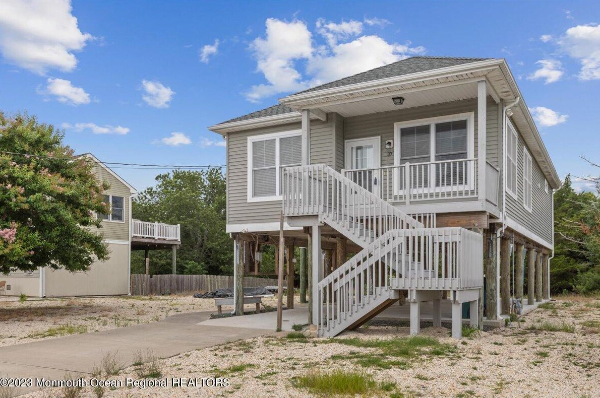37 Beach Dr, Tuckerton, NJ 08087