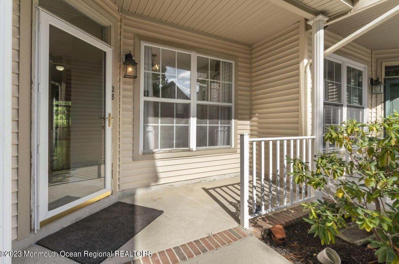 28 Persimmon Ln, Holmdel Village, NJ 07733