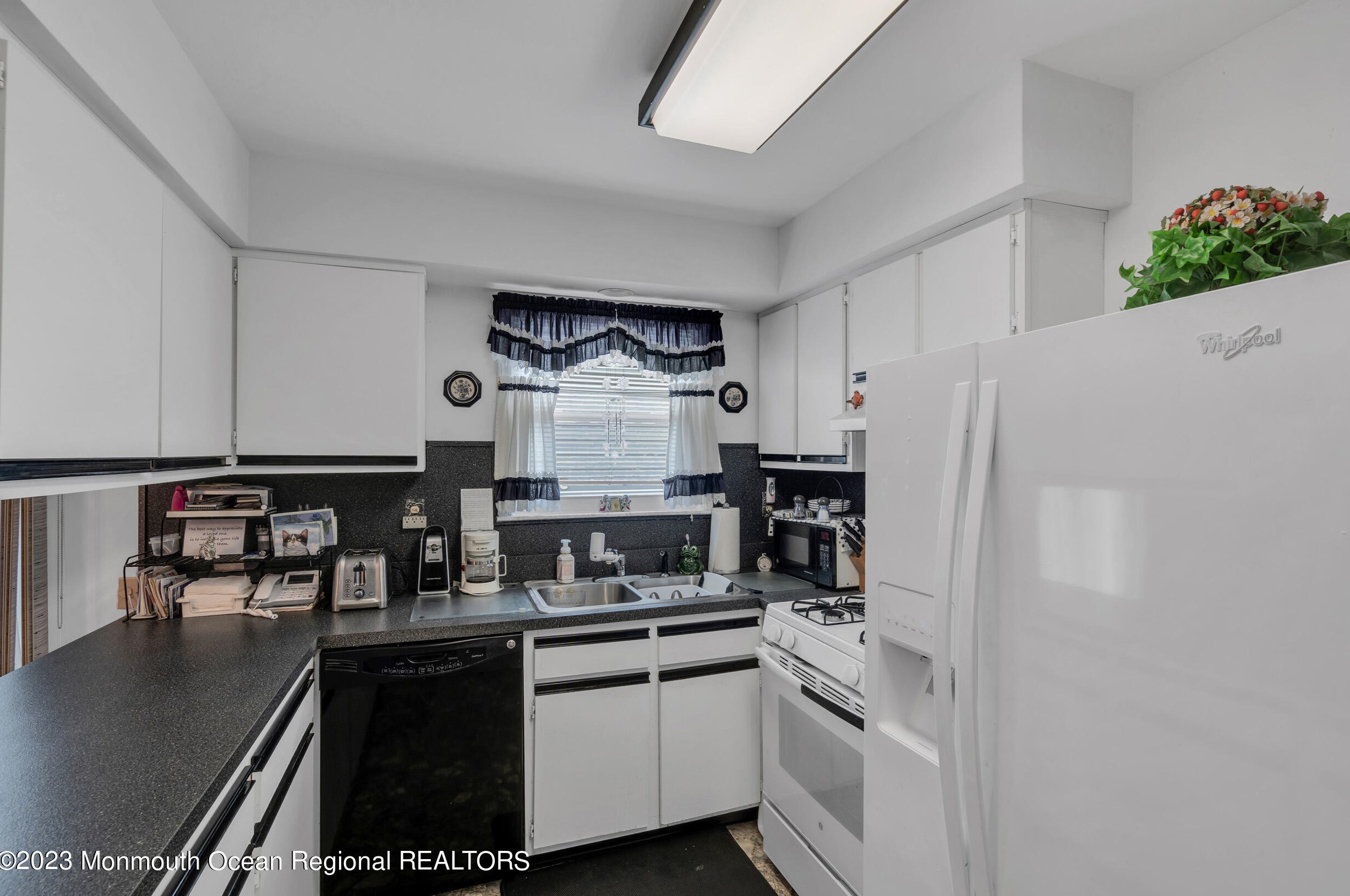 32 Exitir St, Toms River NJ 08757-5922 exterior