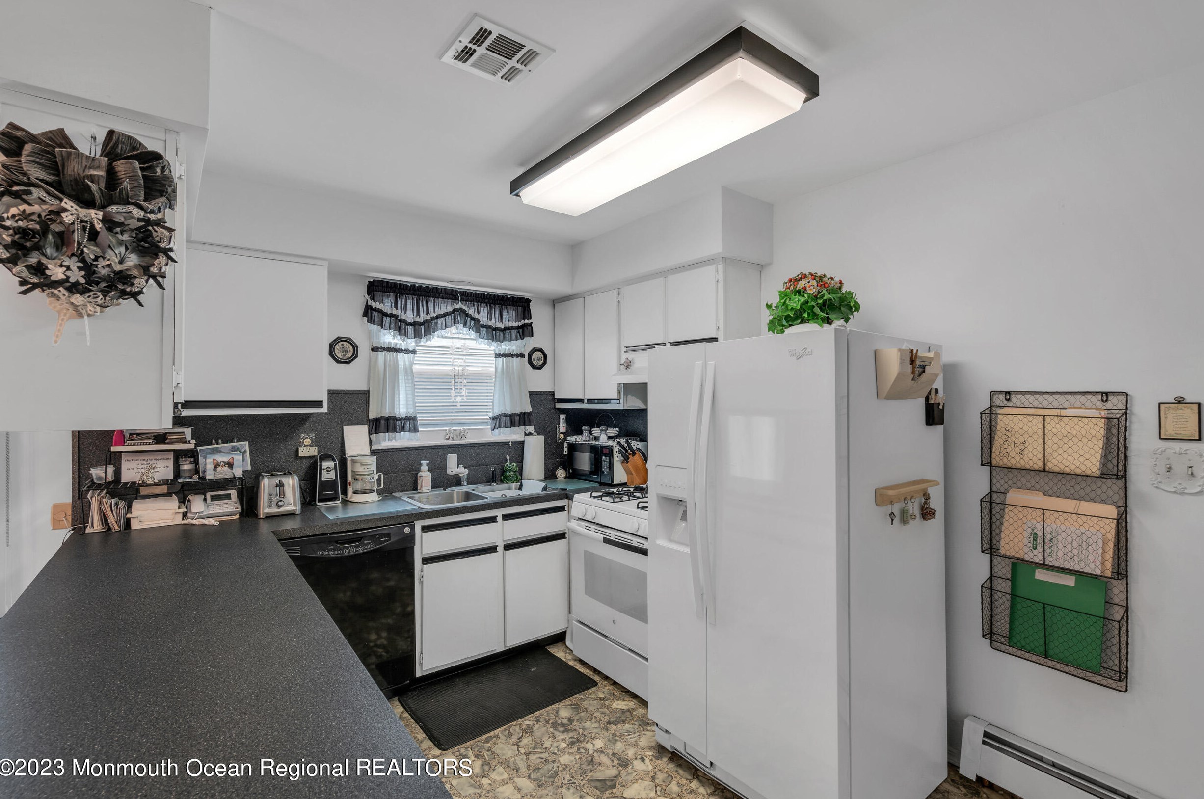 32 Exitir St, Toms River NJ 08757-5922 exterior