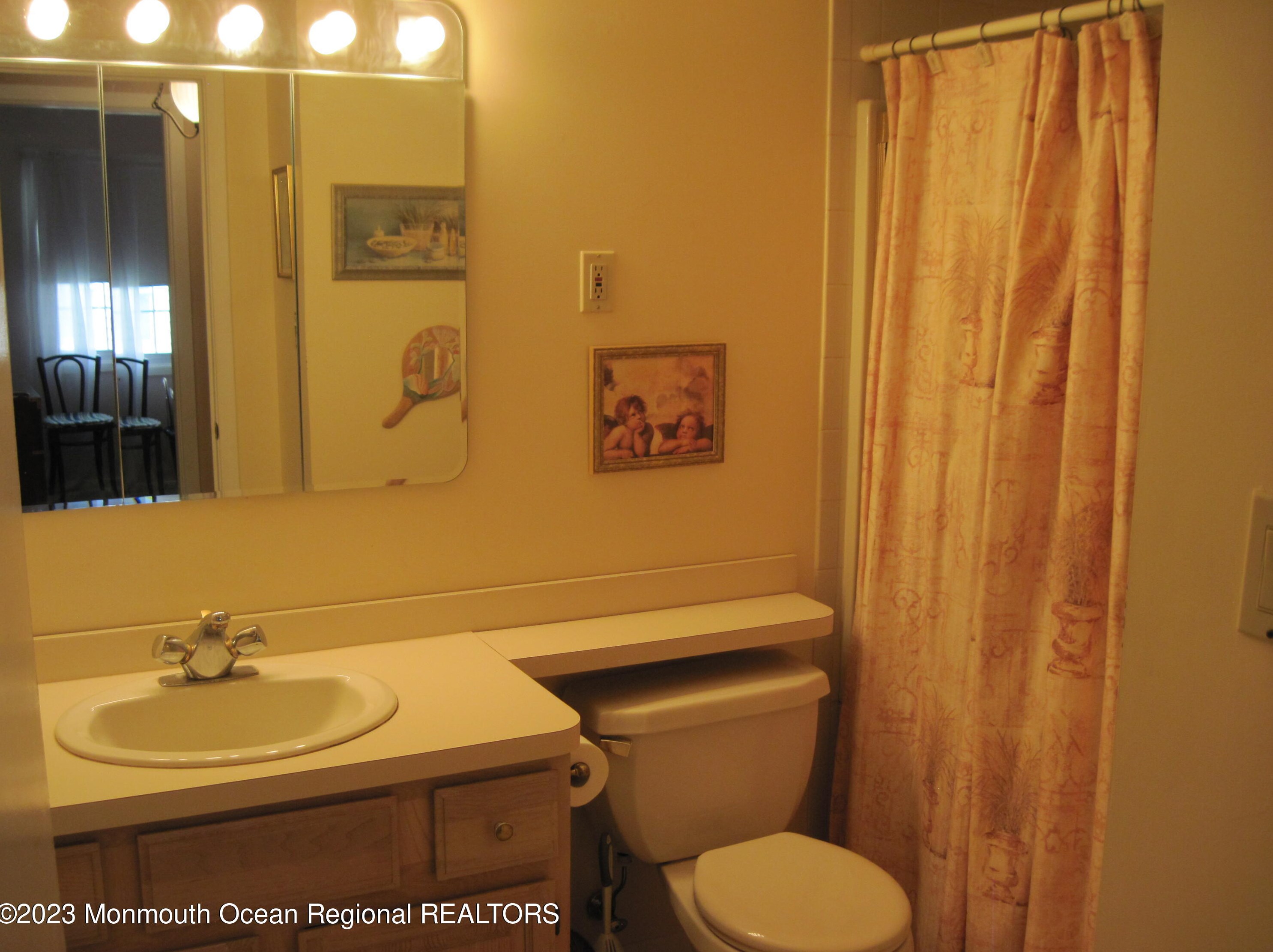 93 Avondale Ln, Matawan NJ 07747-1239 exterior