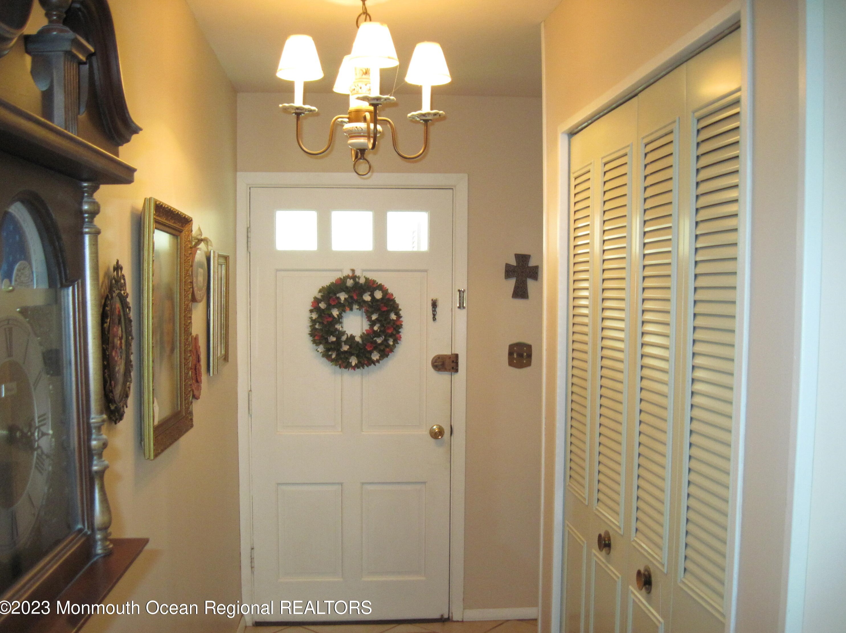 93 Avondale Ln, Matawan NJ 07747-1239 exterior