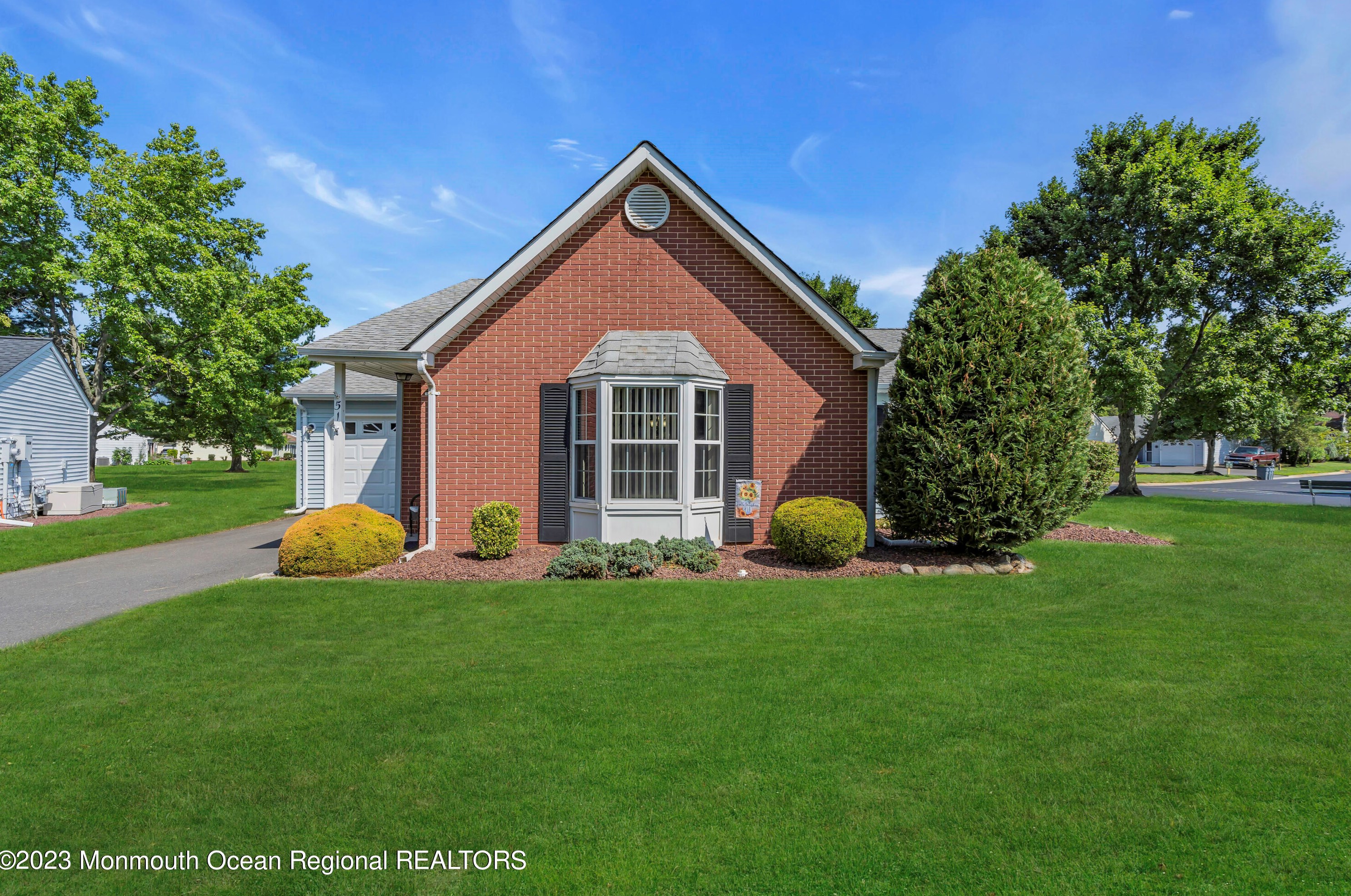 51 Jaffreyton Close, East Freehold, NJ 07728