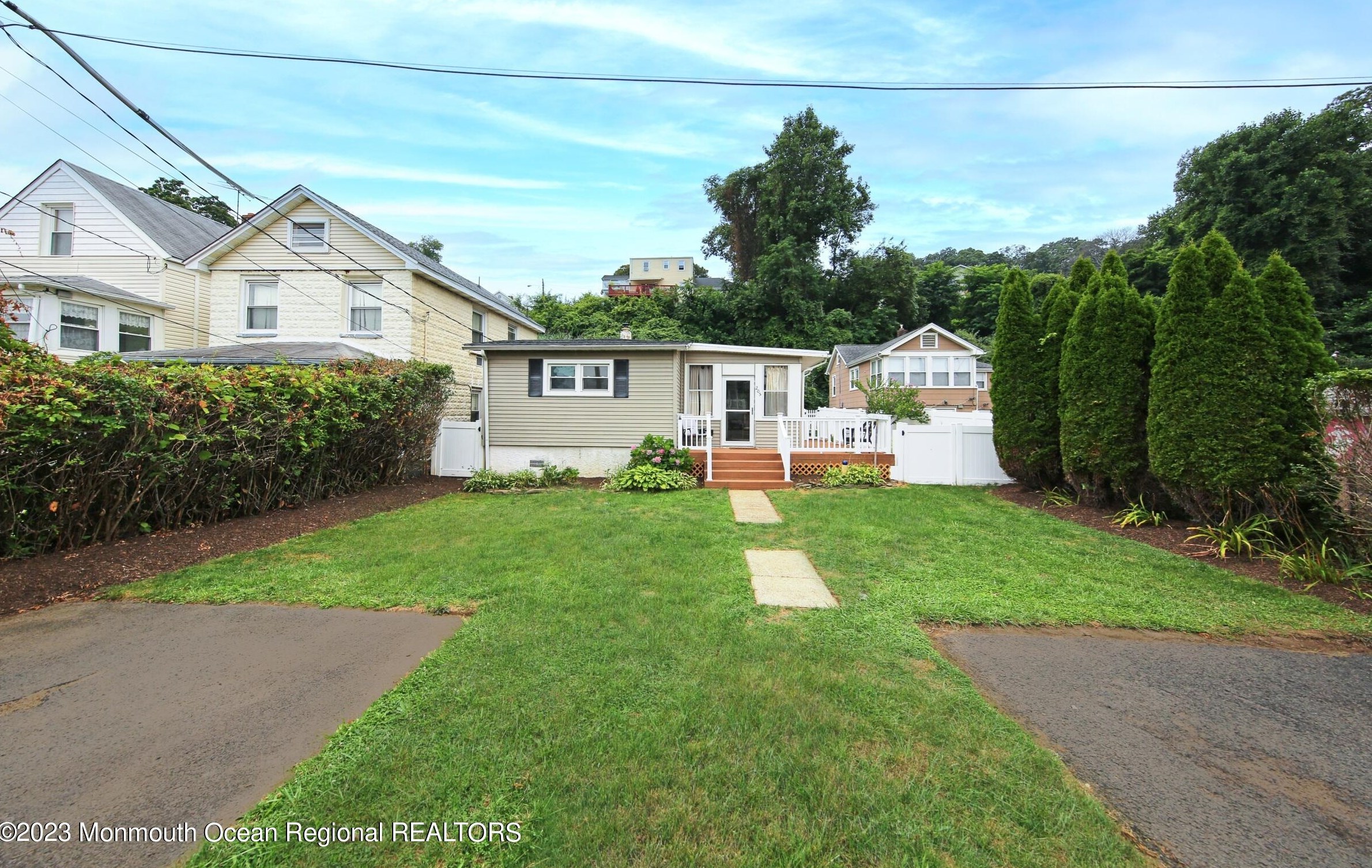 205 Shore Dr, Monmouth Hills, NJ 07732