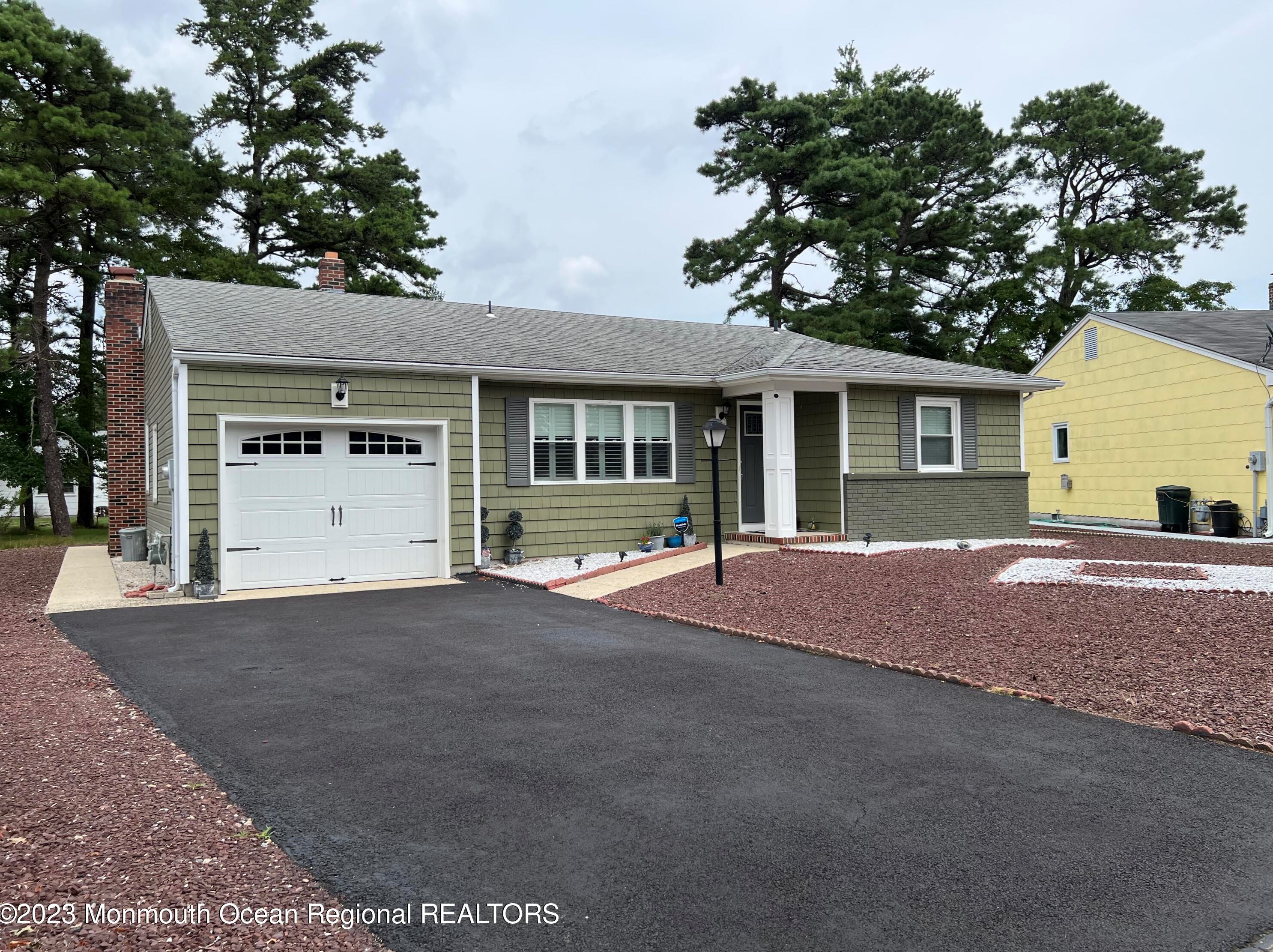 16 Bugle Ct, Toms River, NJ 08757-5657