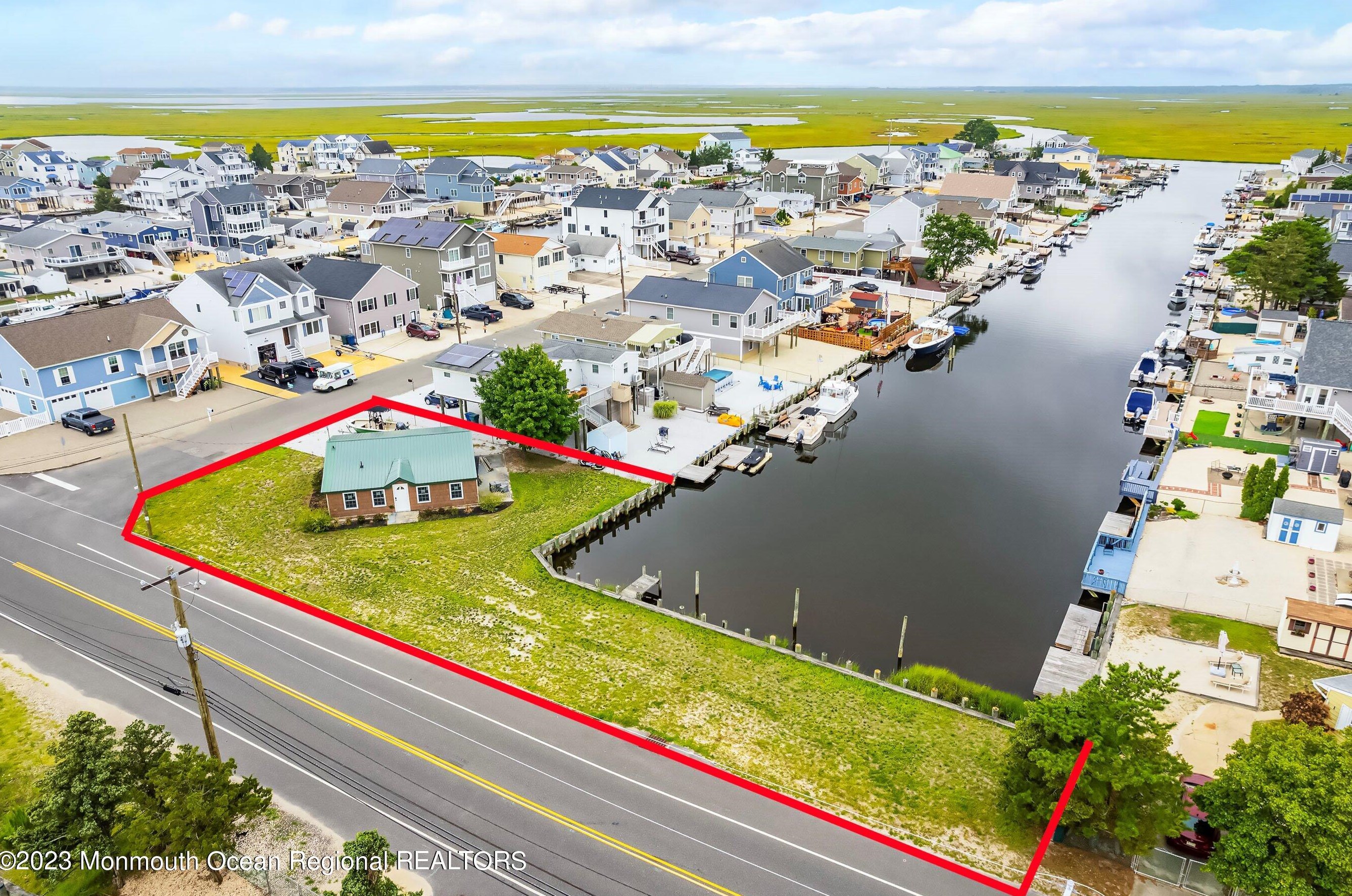 2 Navasink Dr, Tuckerton, NJ 08087-1124