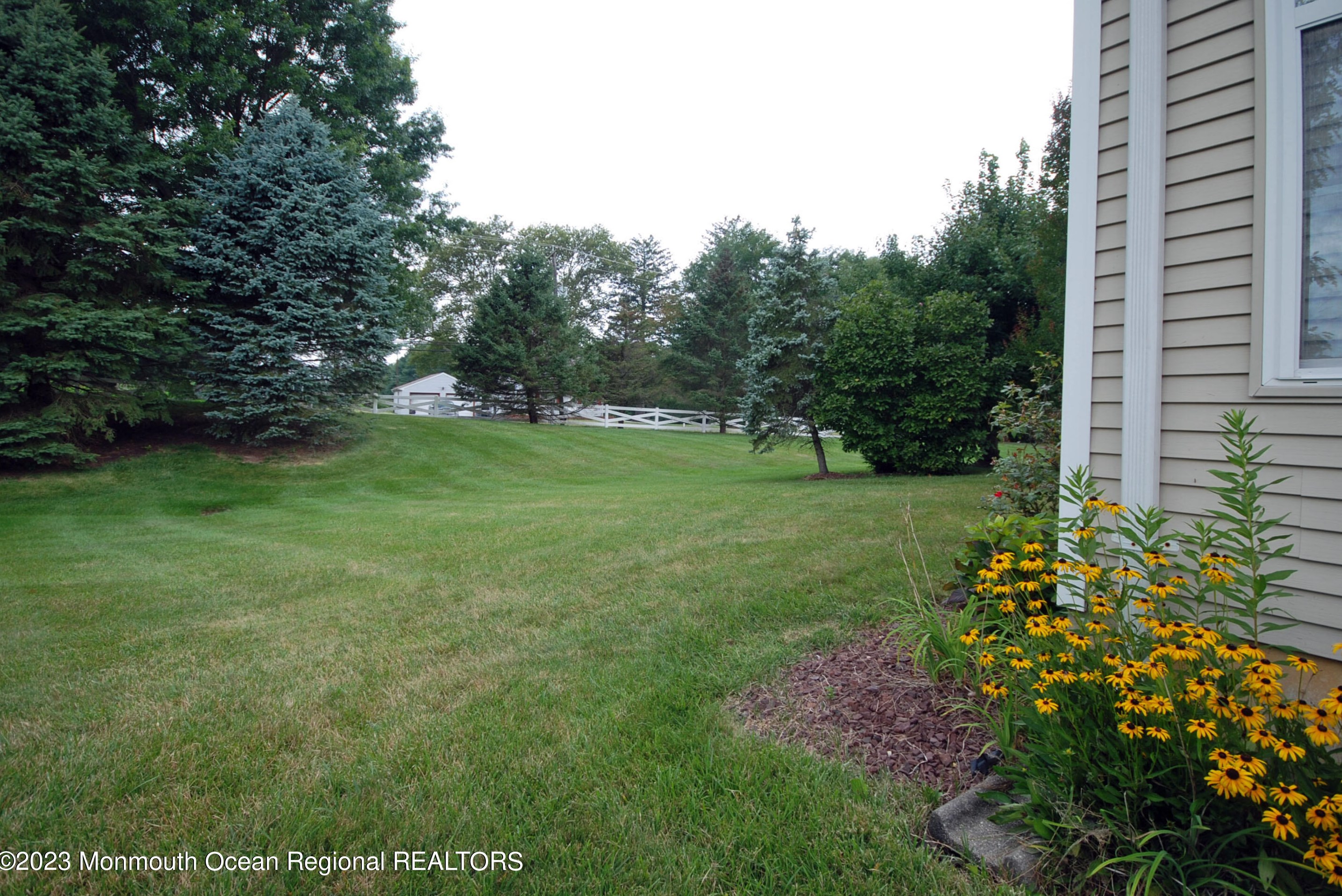 27 Plantation Way, Upper Freehold NJ 08501-1870 exterior