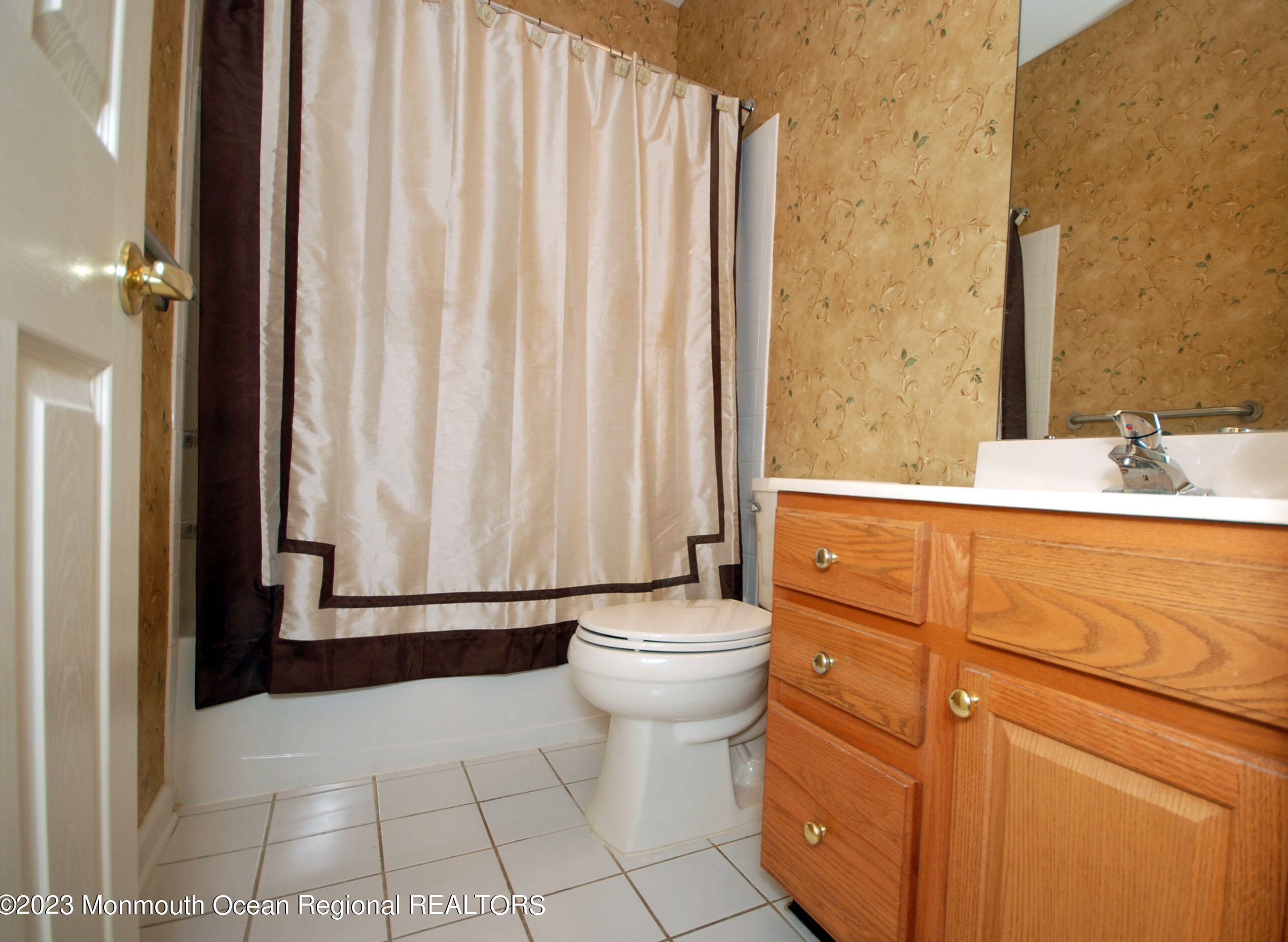 27 Plantation Way, Upper Freehold NJ 08501-1870 exterior