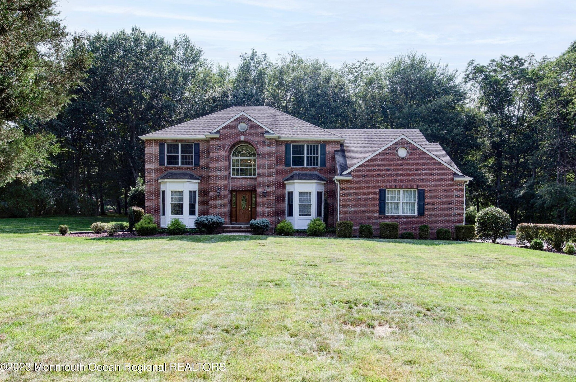 5 Horseshoe Dr, Millstone Township, NJ 08535-1209