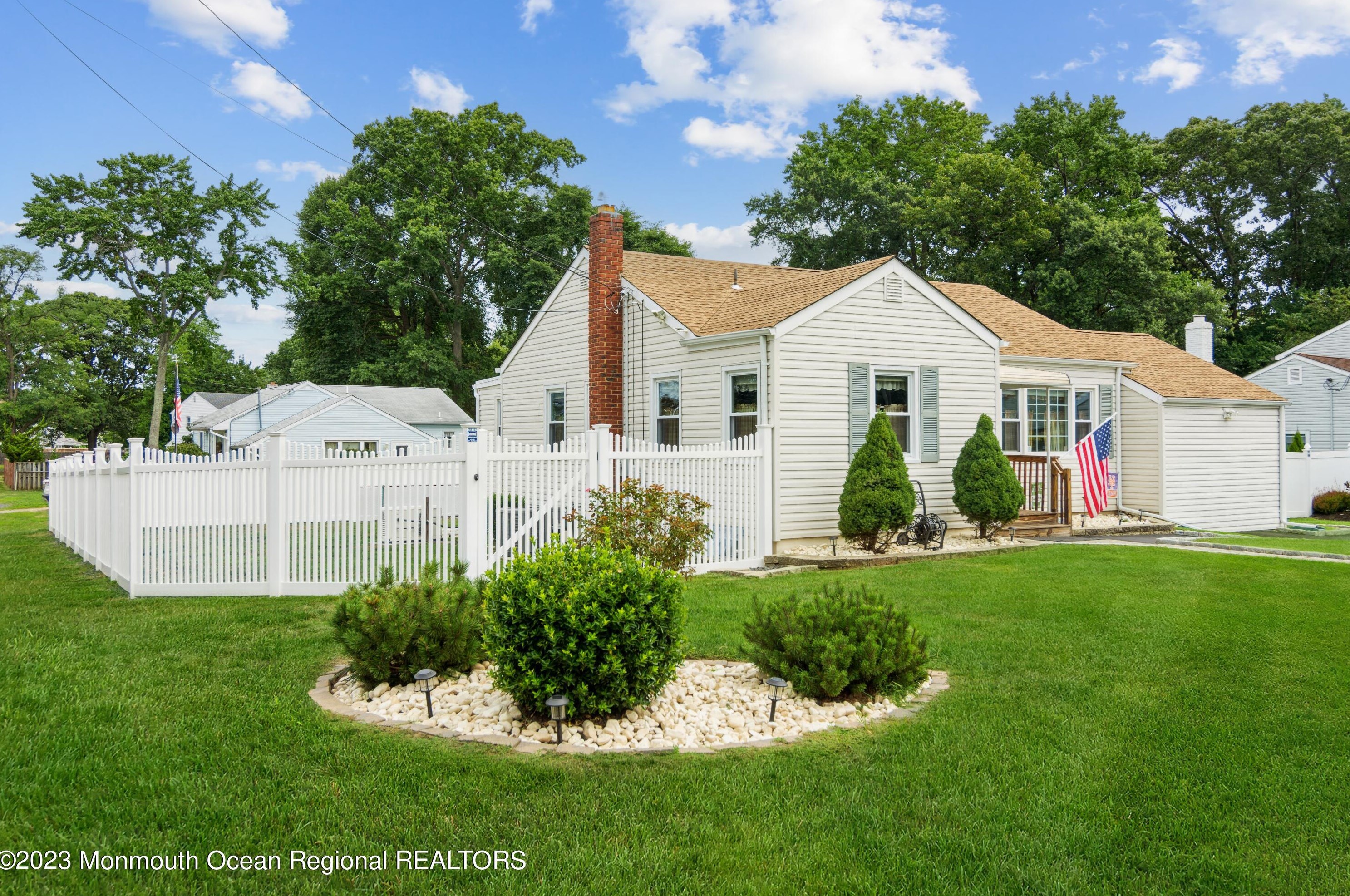 129 Maple Ave, Belford, NJ 07718-1266