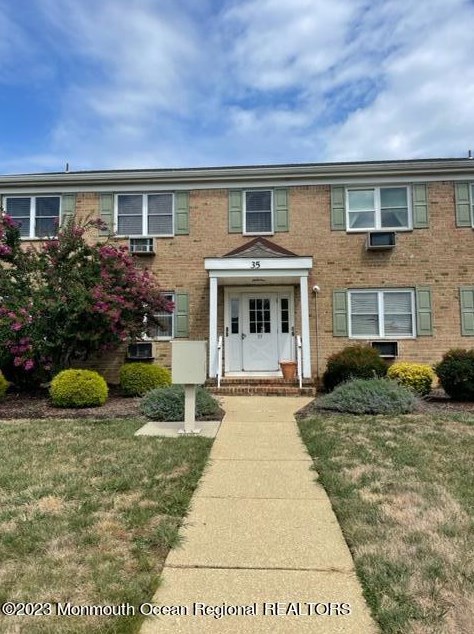 35 Manchester Ct, East Freehold NJ  07728-3217 exterior
