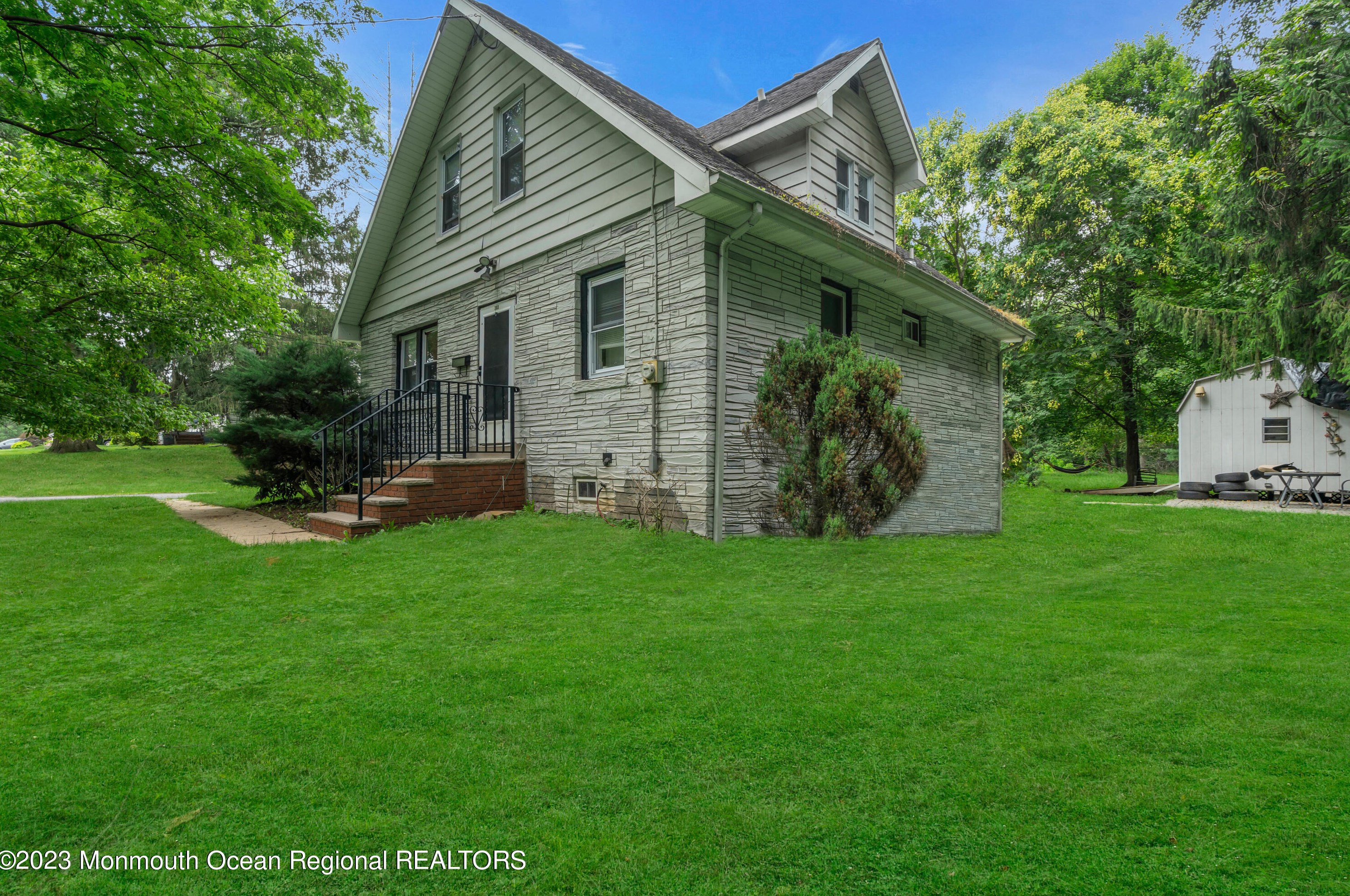 303 Stephenson Ave, Middlesex, NJ 08846-1611