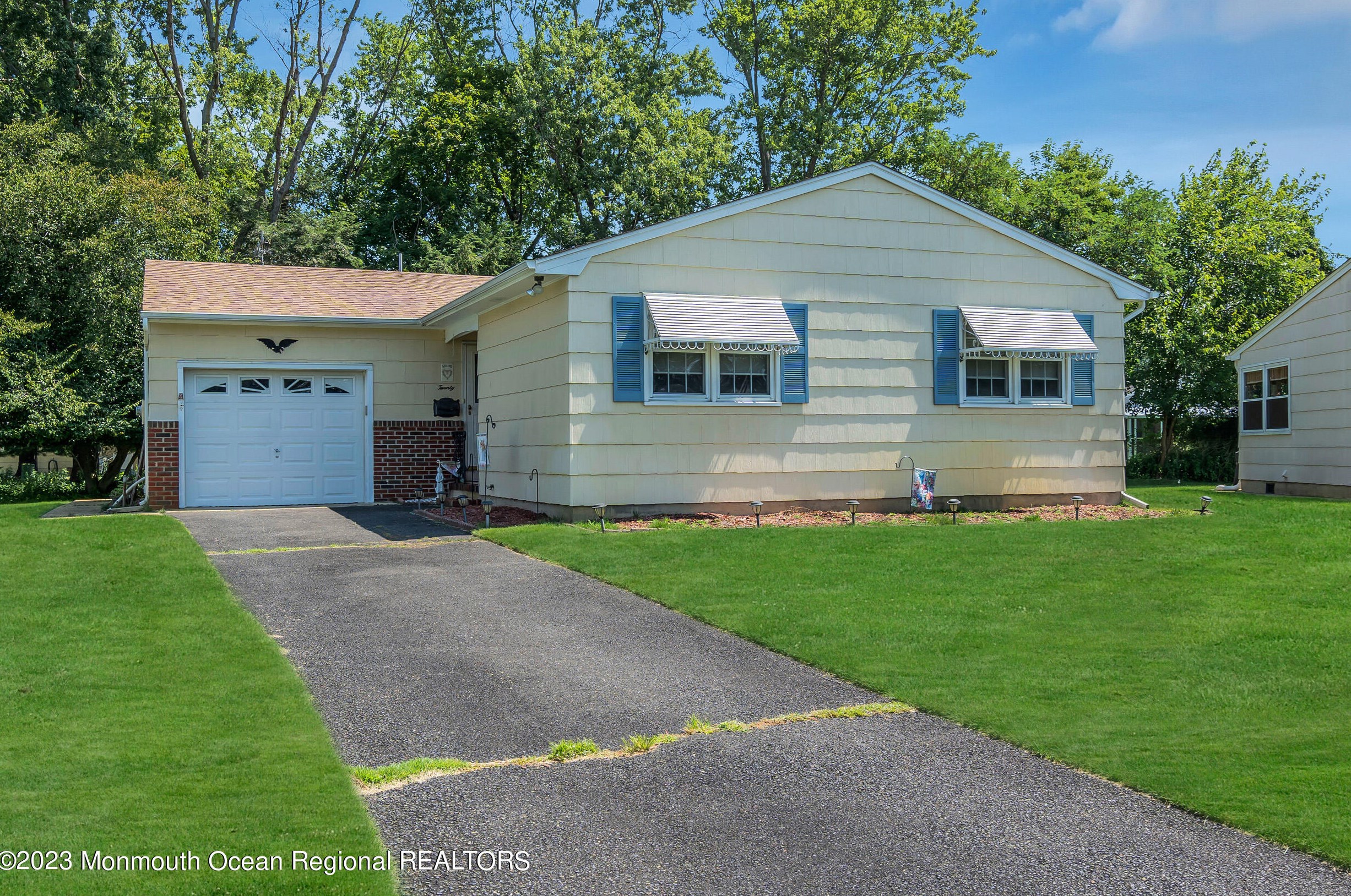 20 Sutherland Ct, Toms River, NJ 08757-4427
