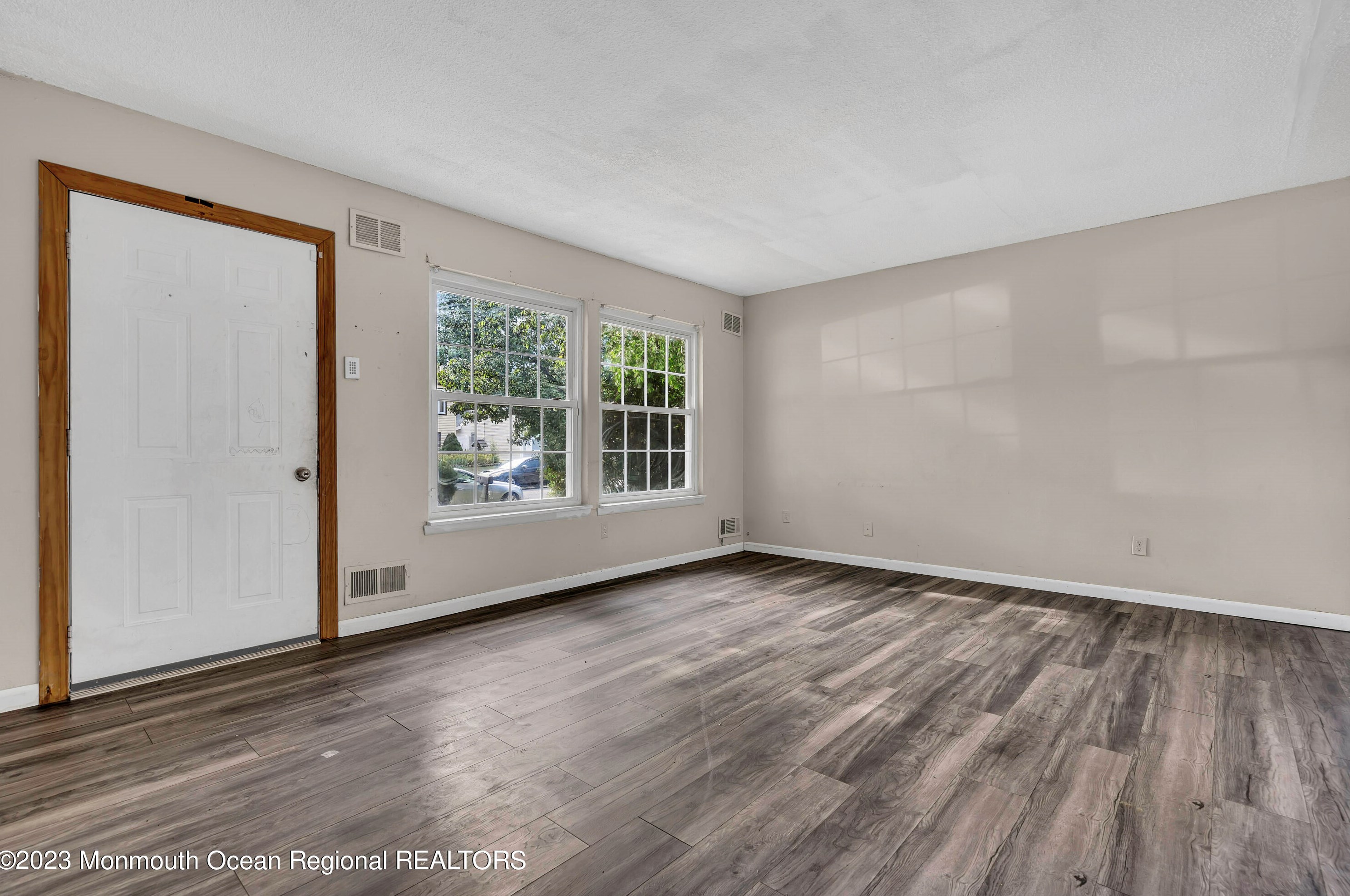 25 Tiller Dr, Barnegat Township, NJ 08005-1725