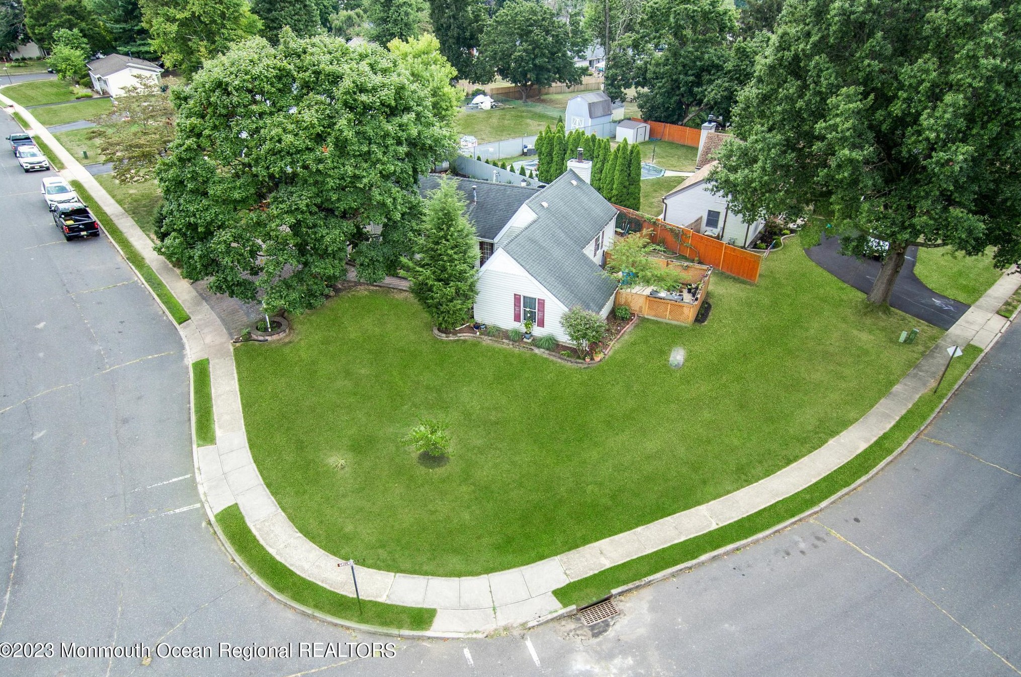 10 Wilbur Dr, Upper Freehold, NJ 08501-1663