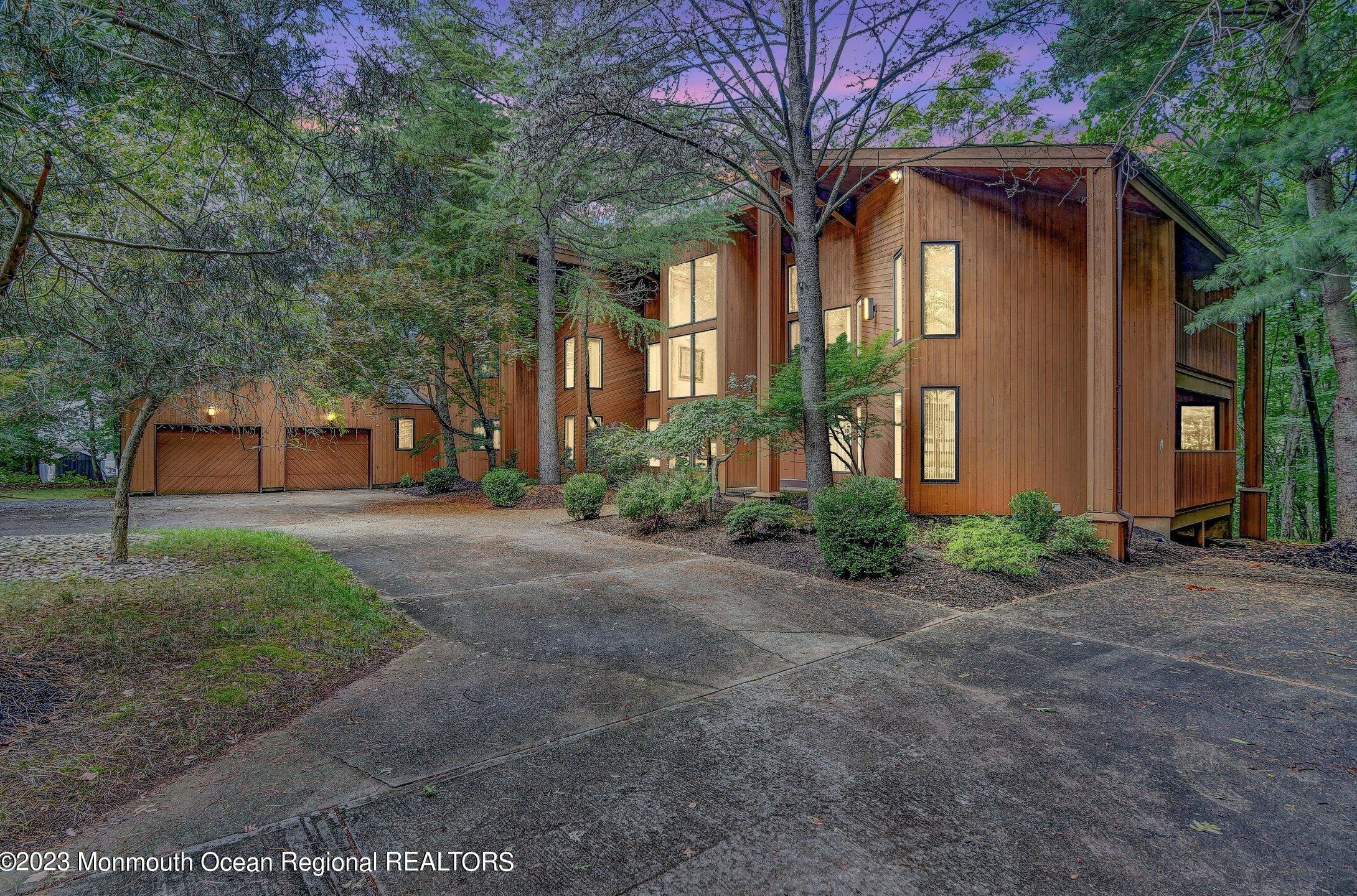 8 Doree Rd, Morganville, NJ 07751-9745