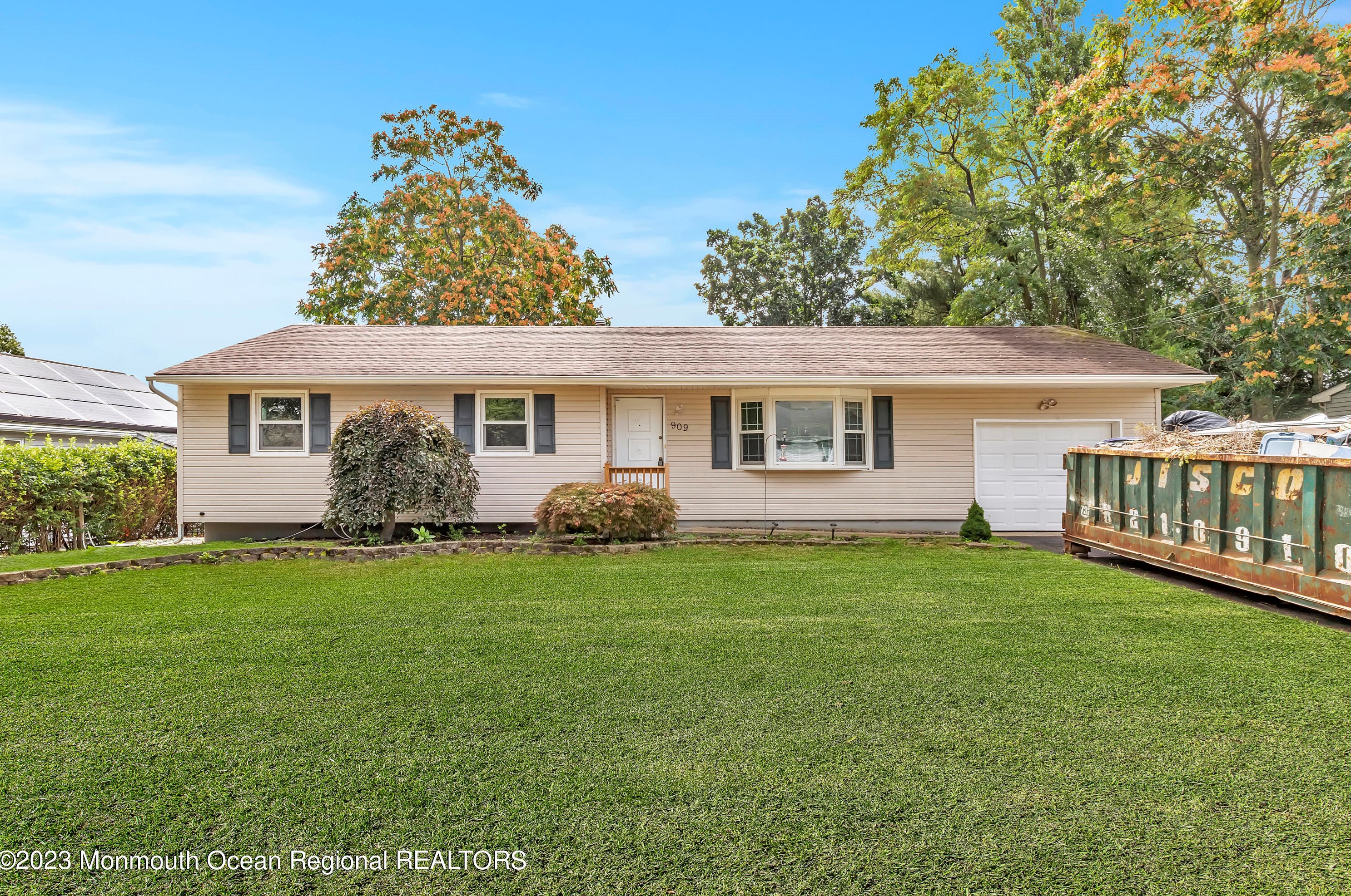 909 Neptune Ave, Beachwood, NJ 08722-3411