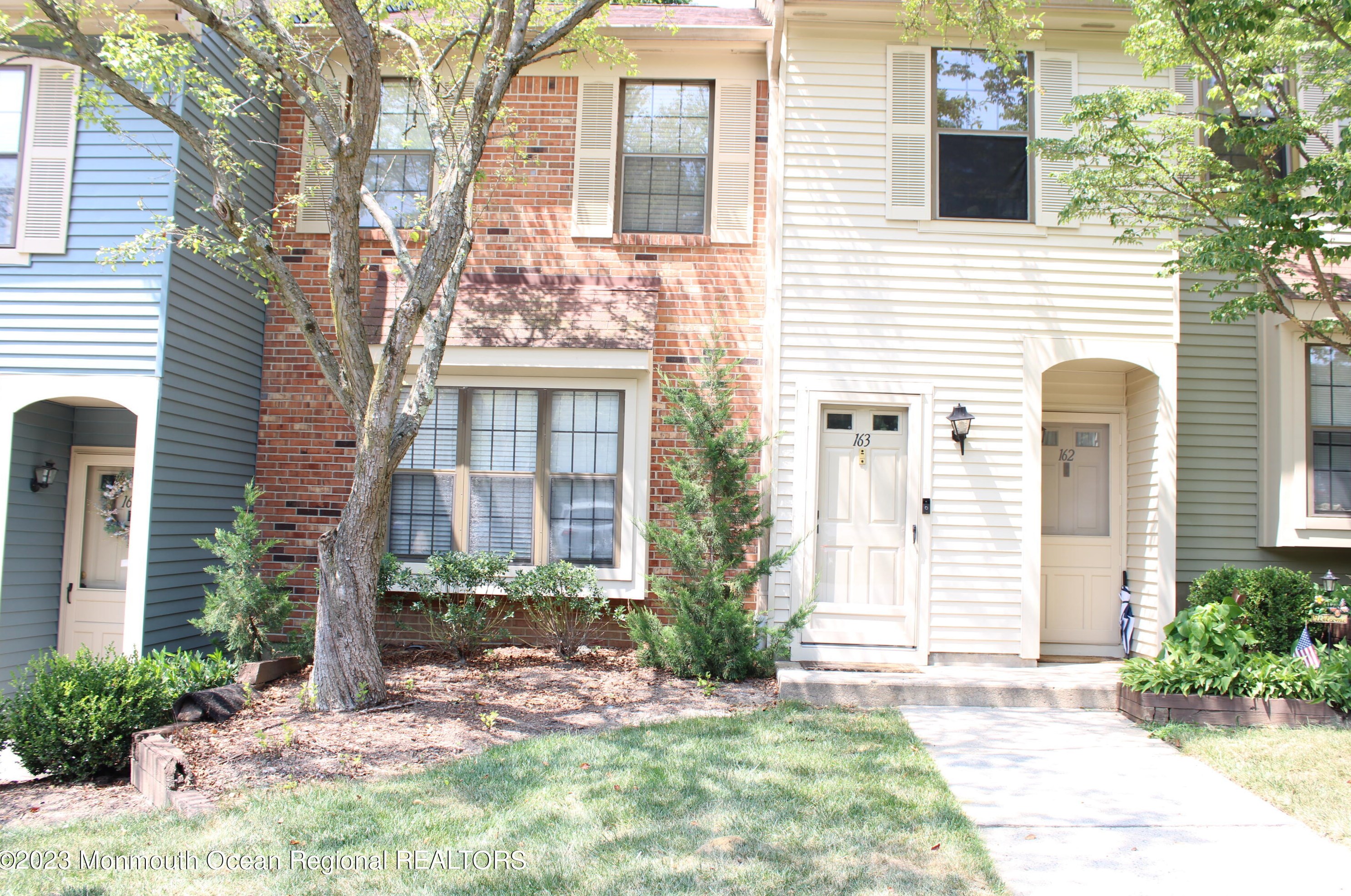 163 Foxhill Ct, Matawan, NJ 07747-1867
